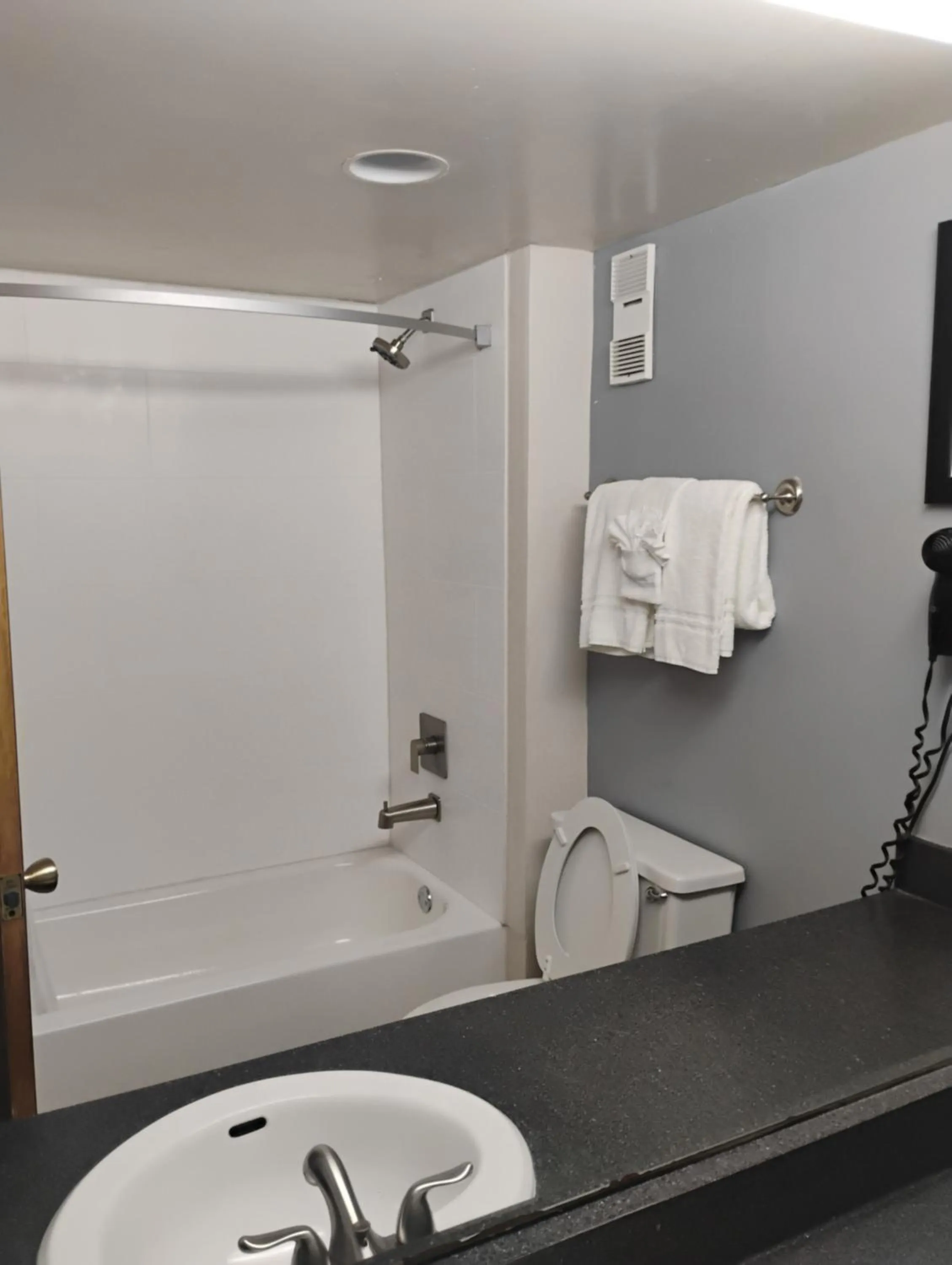 Lake View Double Queen in Inn at Grand Glaize