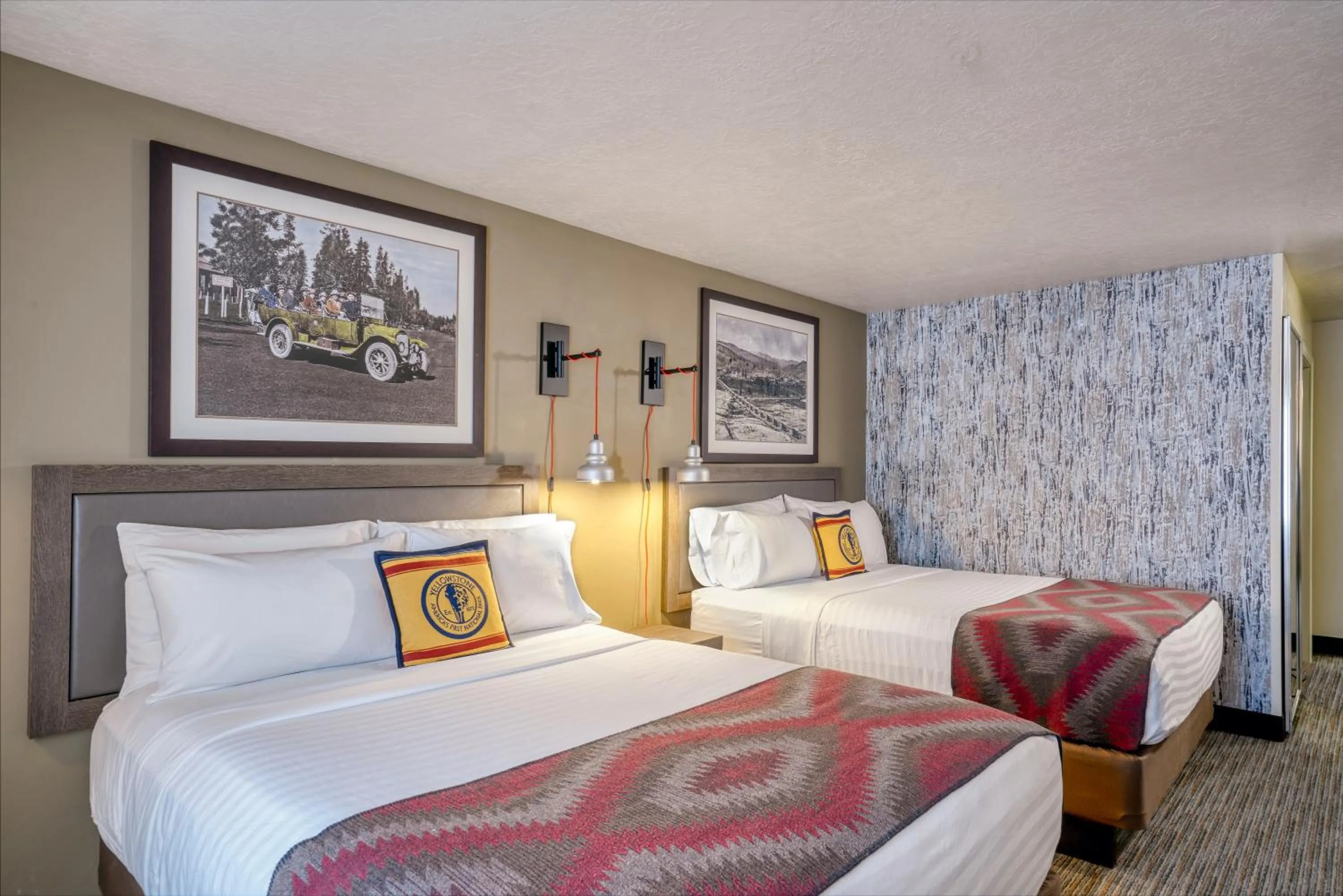 Deluxe Queen Room with Two Queen Beds in Yellowstone Park Hotel