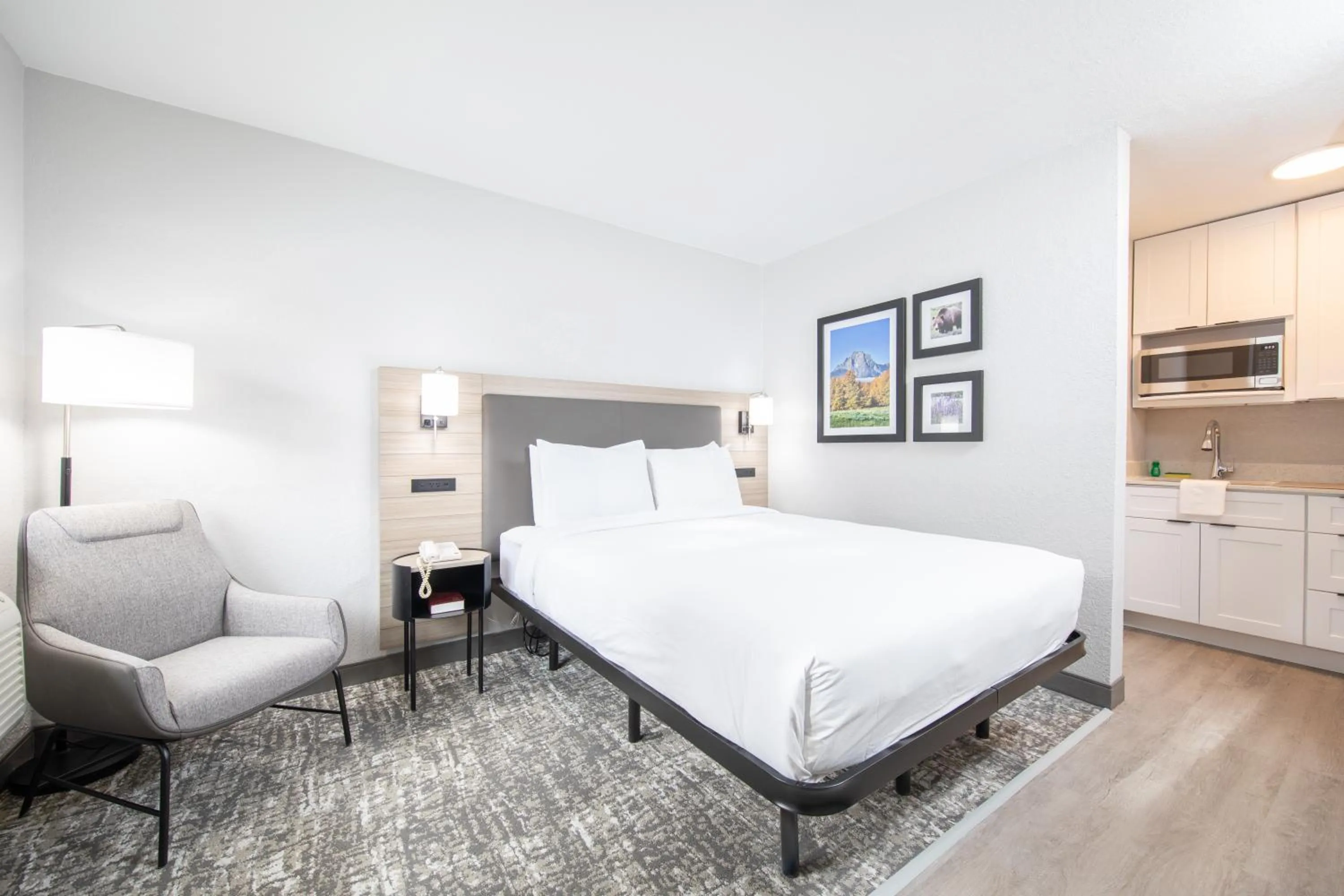 1 Queen Studio with Kitchenette, Non-Smoking in The Jackson SouthTown