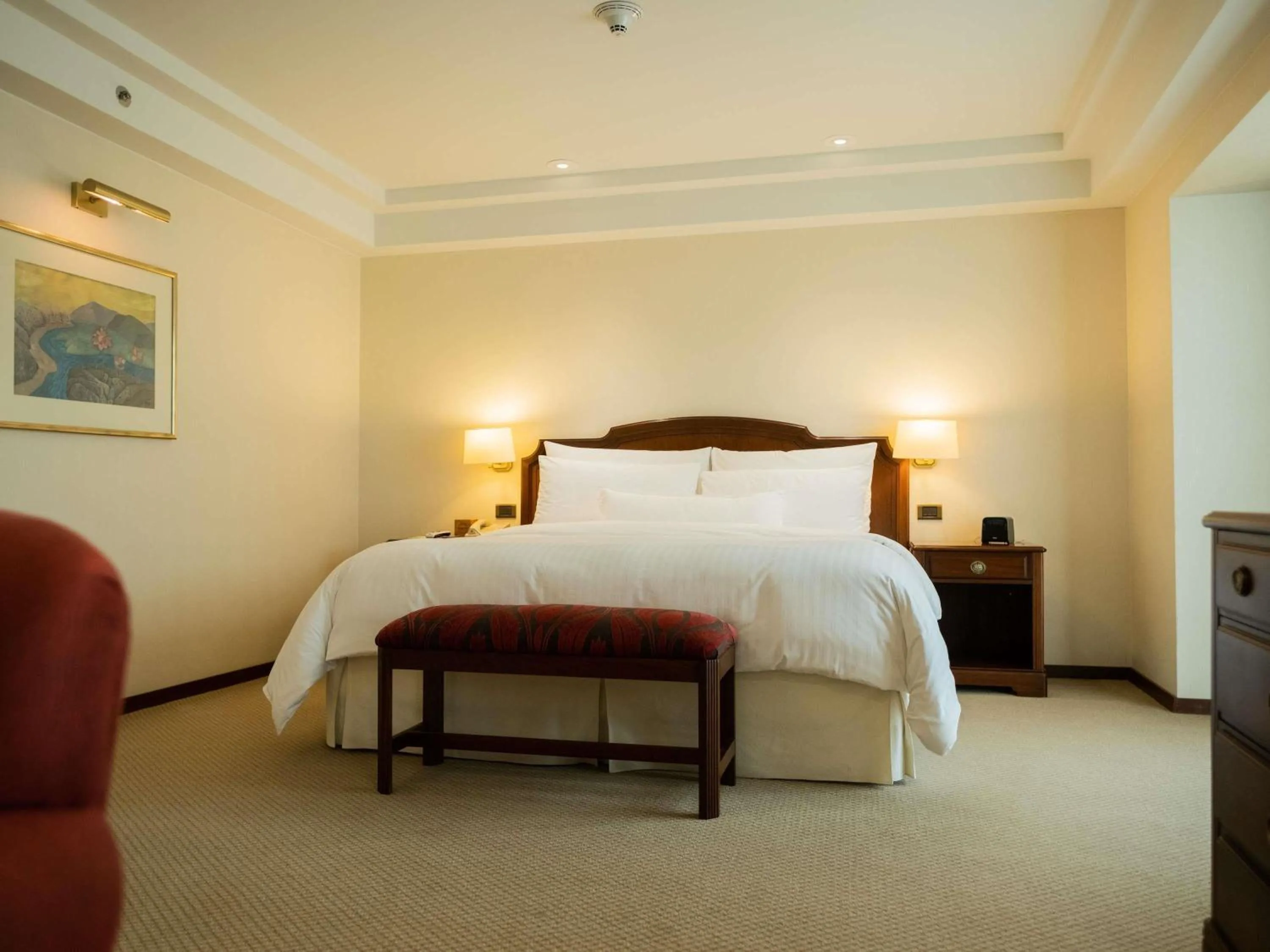 Grand King Room with City View in Swissotel Lima