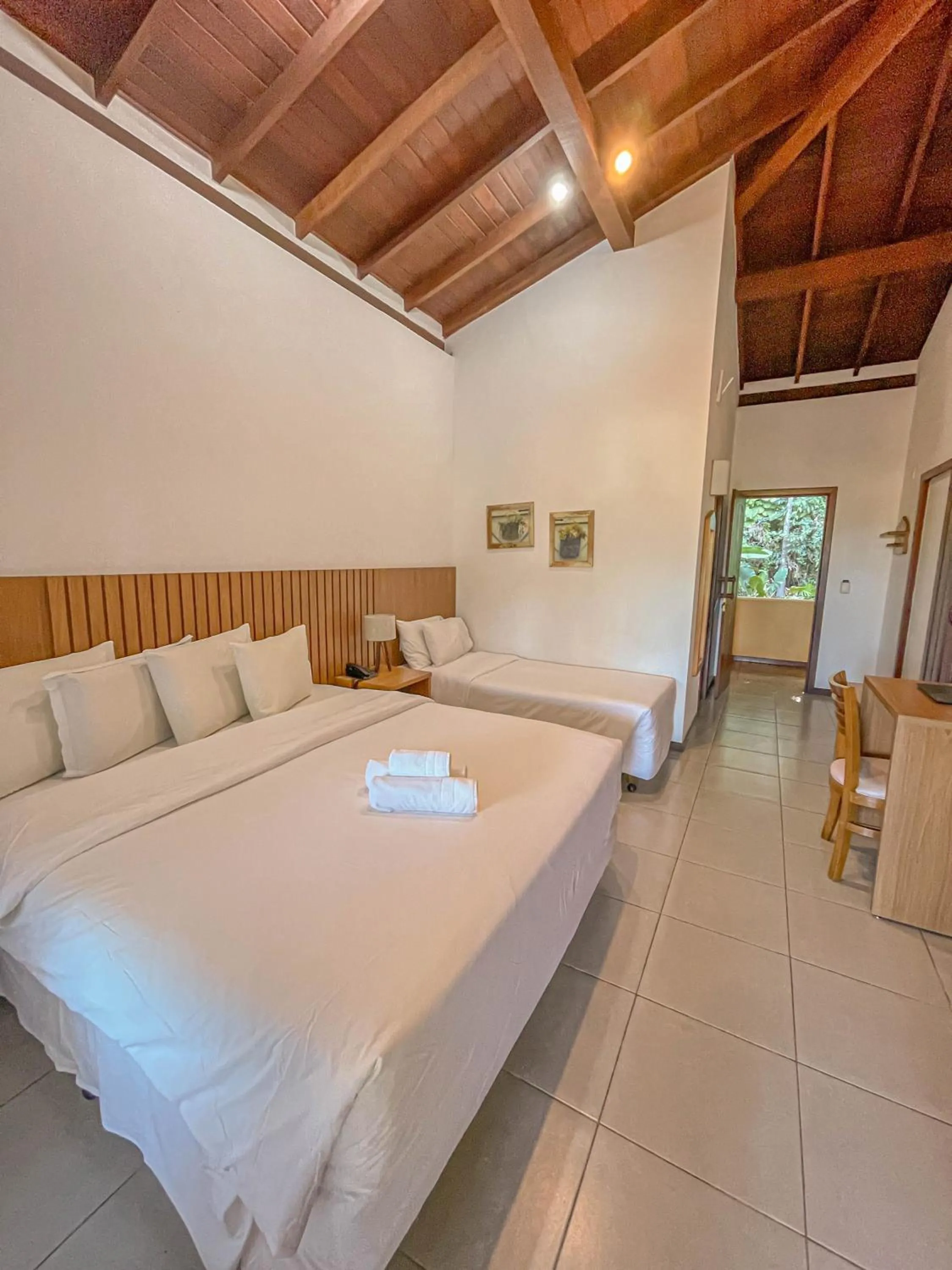 Standard Triple Room with Balcony in Mar Paraíso Hotel