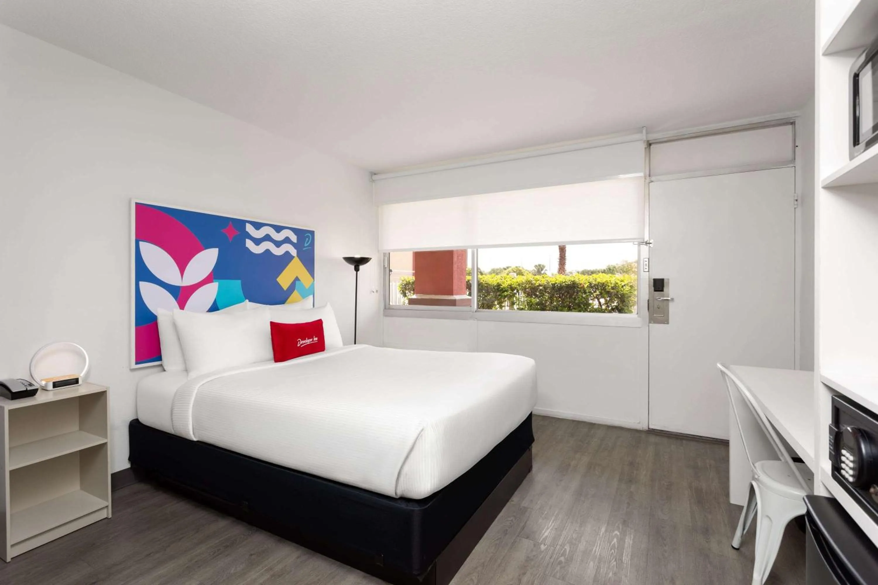 Queen Room with Bath Tub - Mobility Accessible/Non-Smoking in Baymont by Wyndham Orlando North Millenia