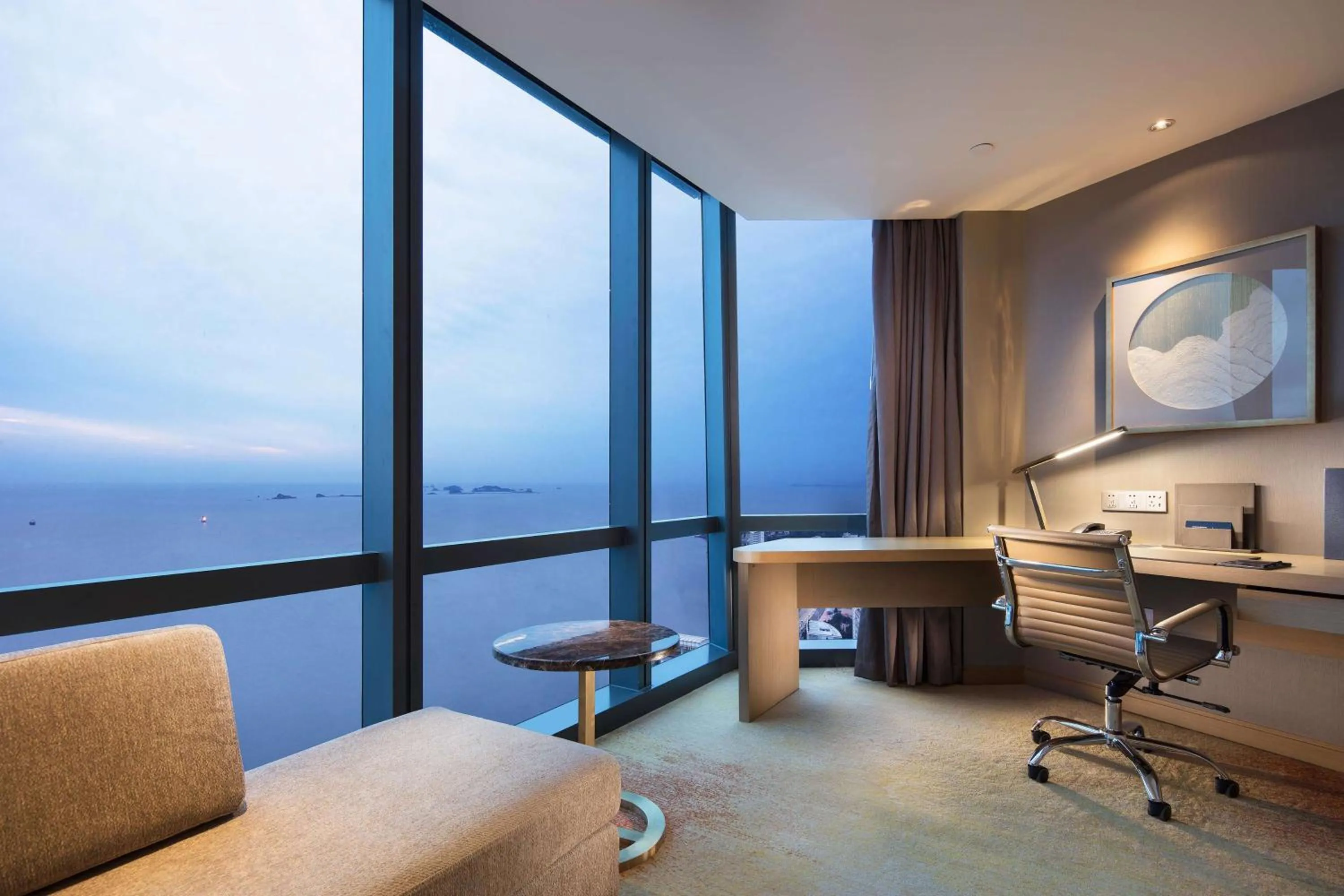 King Executive Deluxe Room Sea View in Hilton Yantai