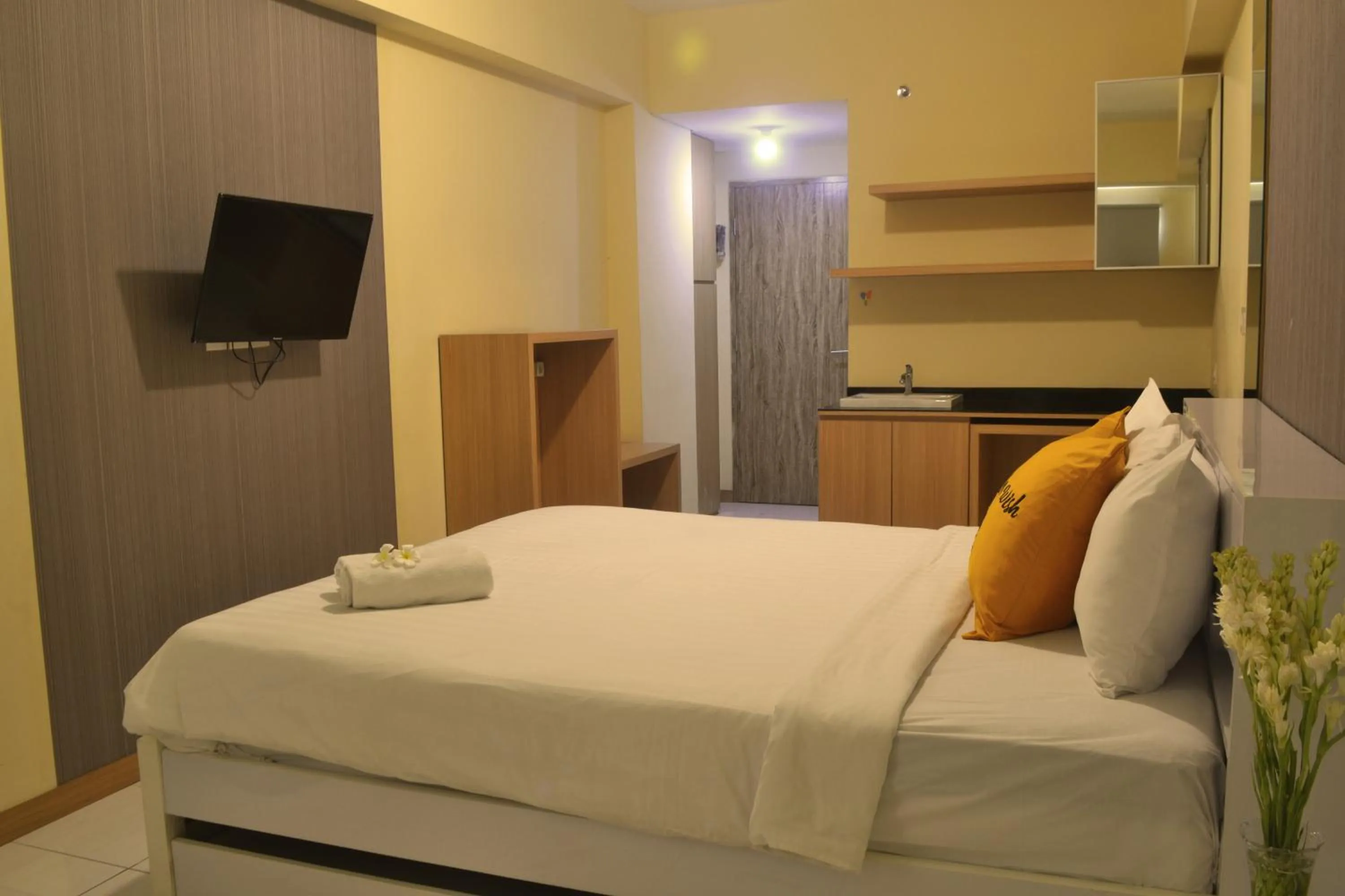 Studio Apartment in Candiland Apartment by Sinergi