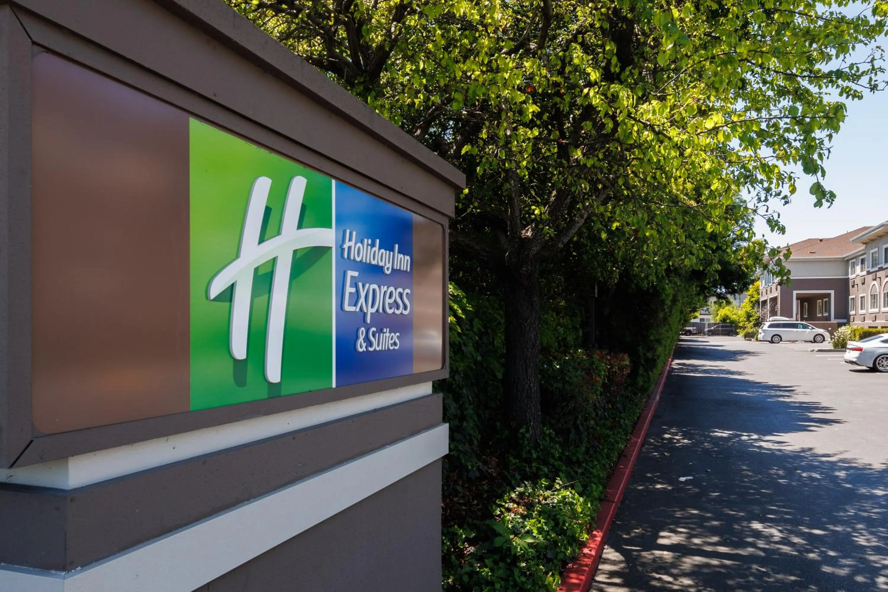 Holiday Inn Express & Suites Mountain View Silicon Valley by IHG