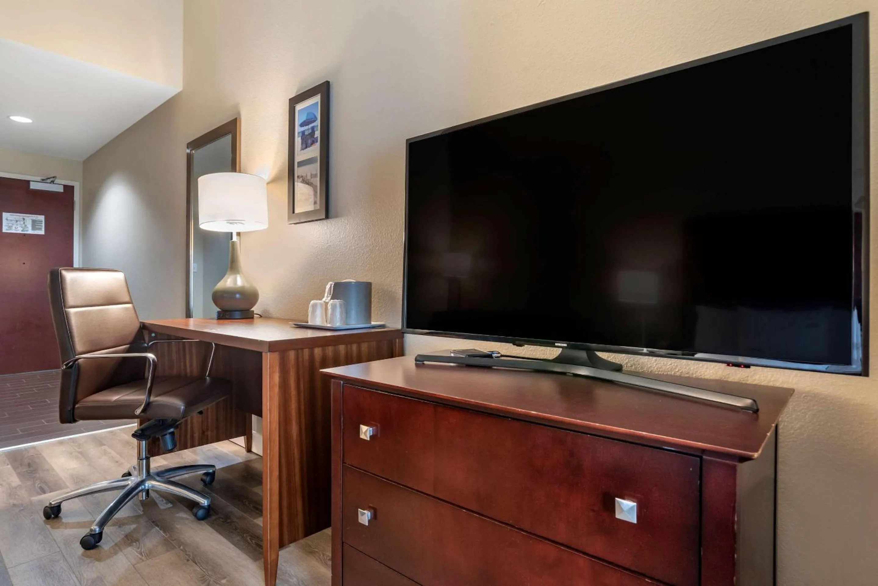 King Room with Roll-In Shower - Accessible/Non-Smoking in Comfort Inn & Suites Fort Walton Beach