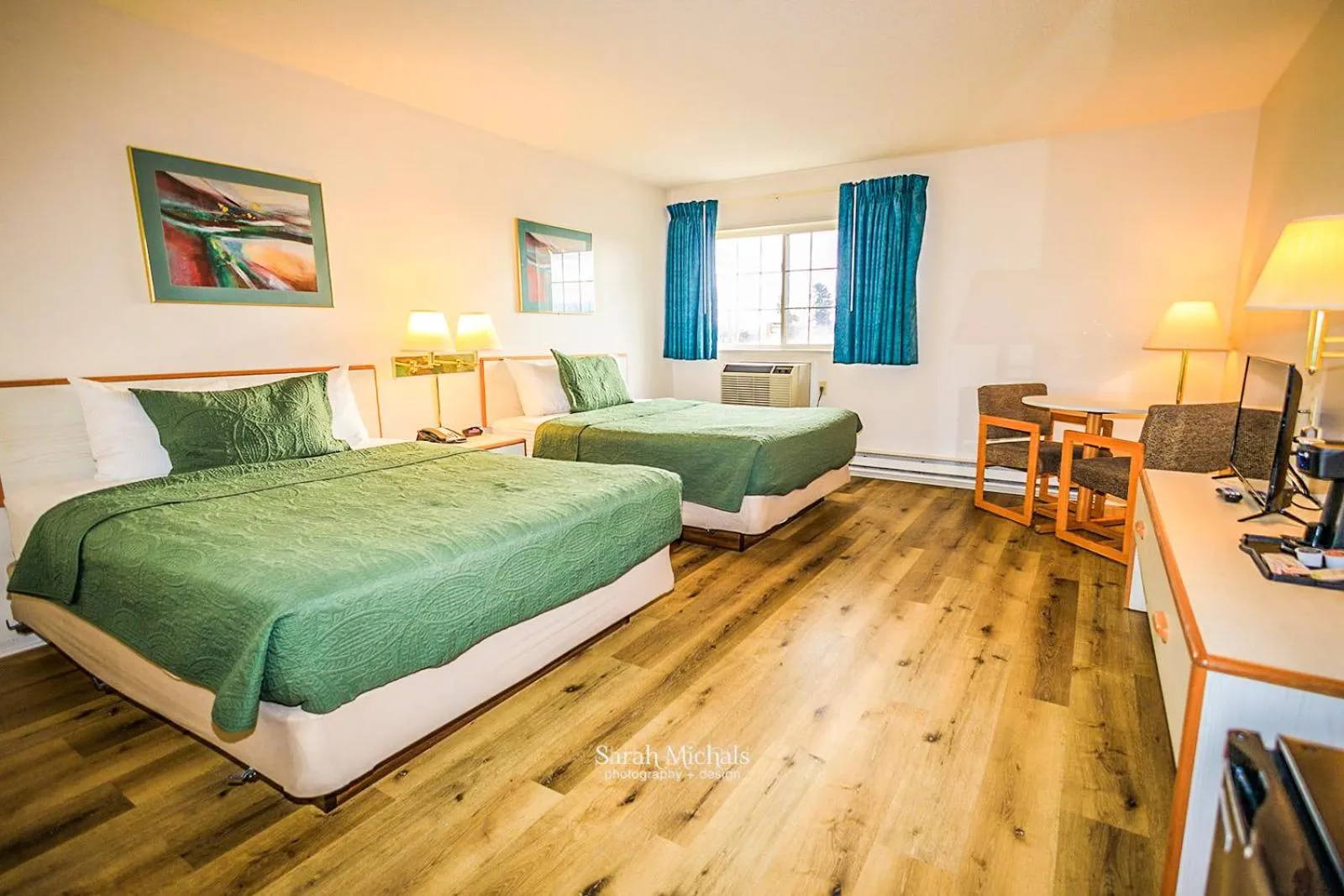 Queen Room with Two Queen Beds in Mountain Host Motor Inn