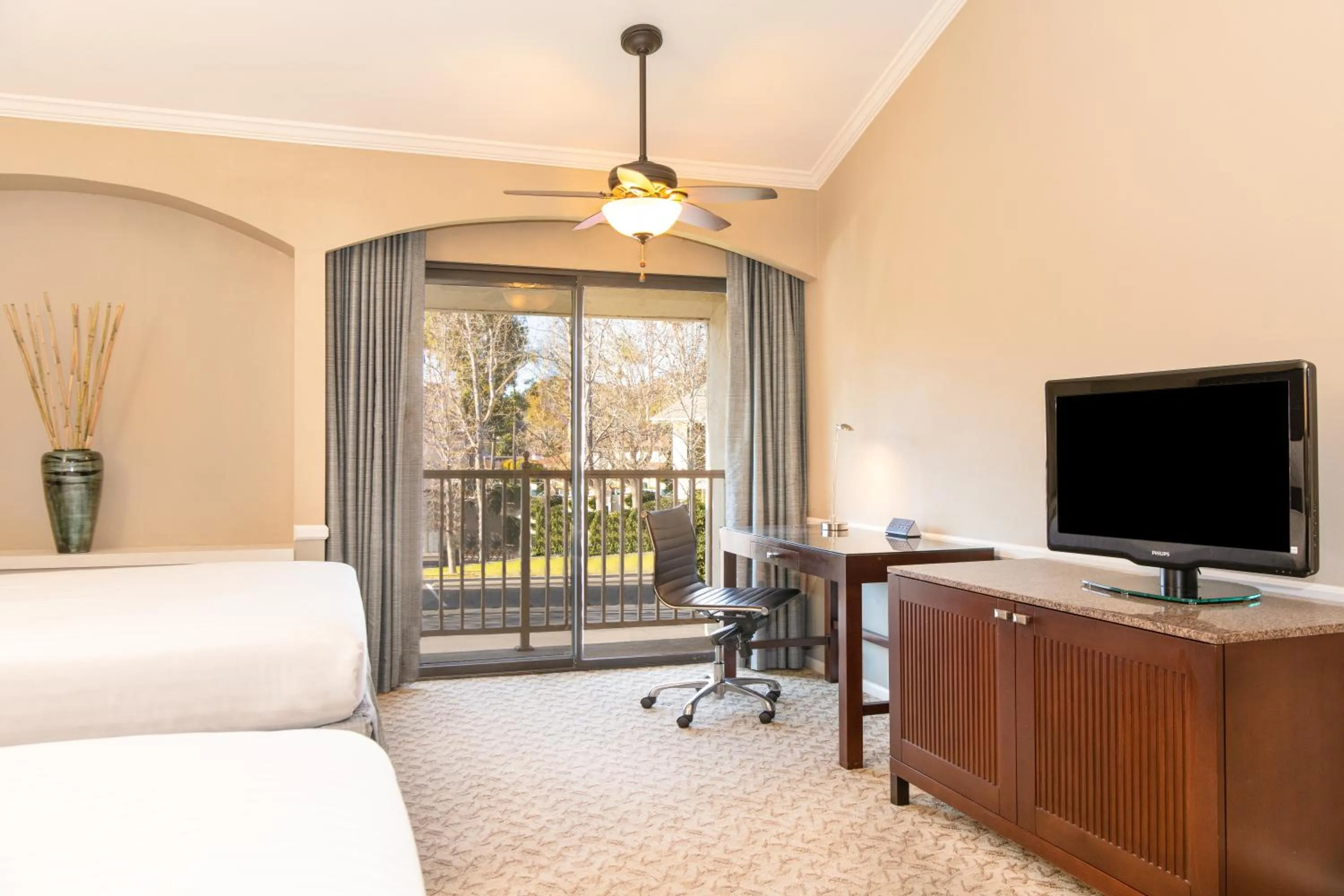 Queen Room with Garden View in Guesthouse Hotel at La Valle