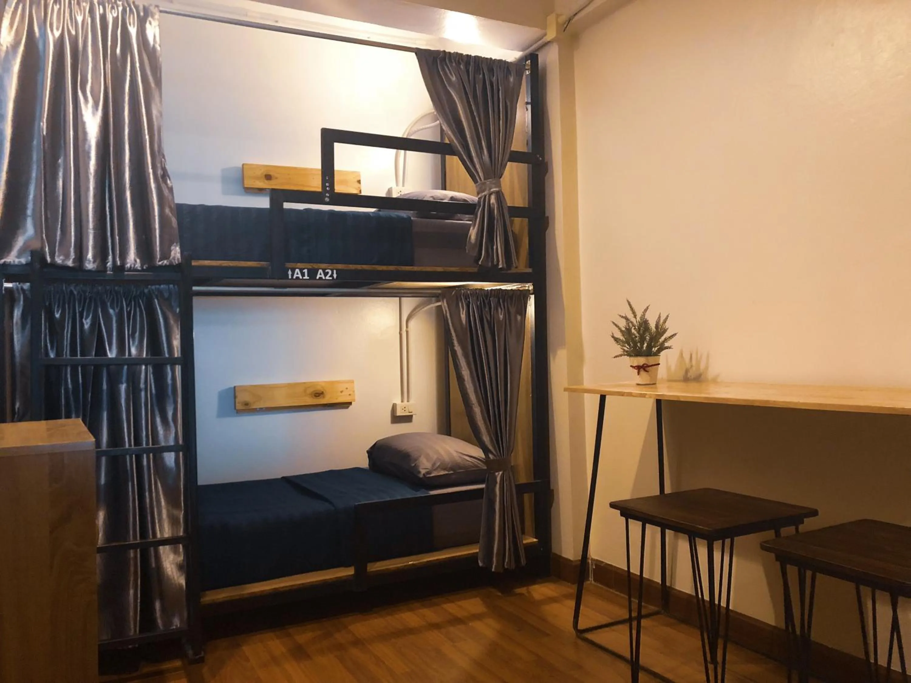 Budget Double Room in U2 & i-smile Hostel