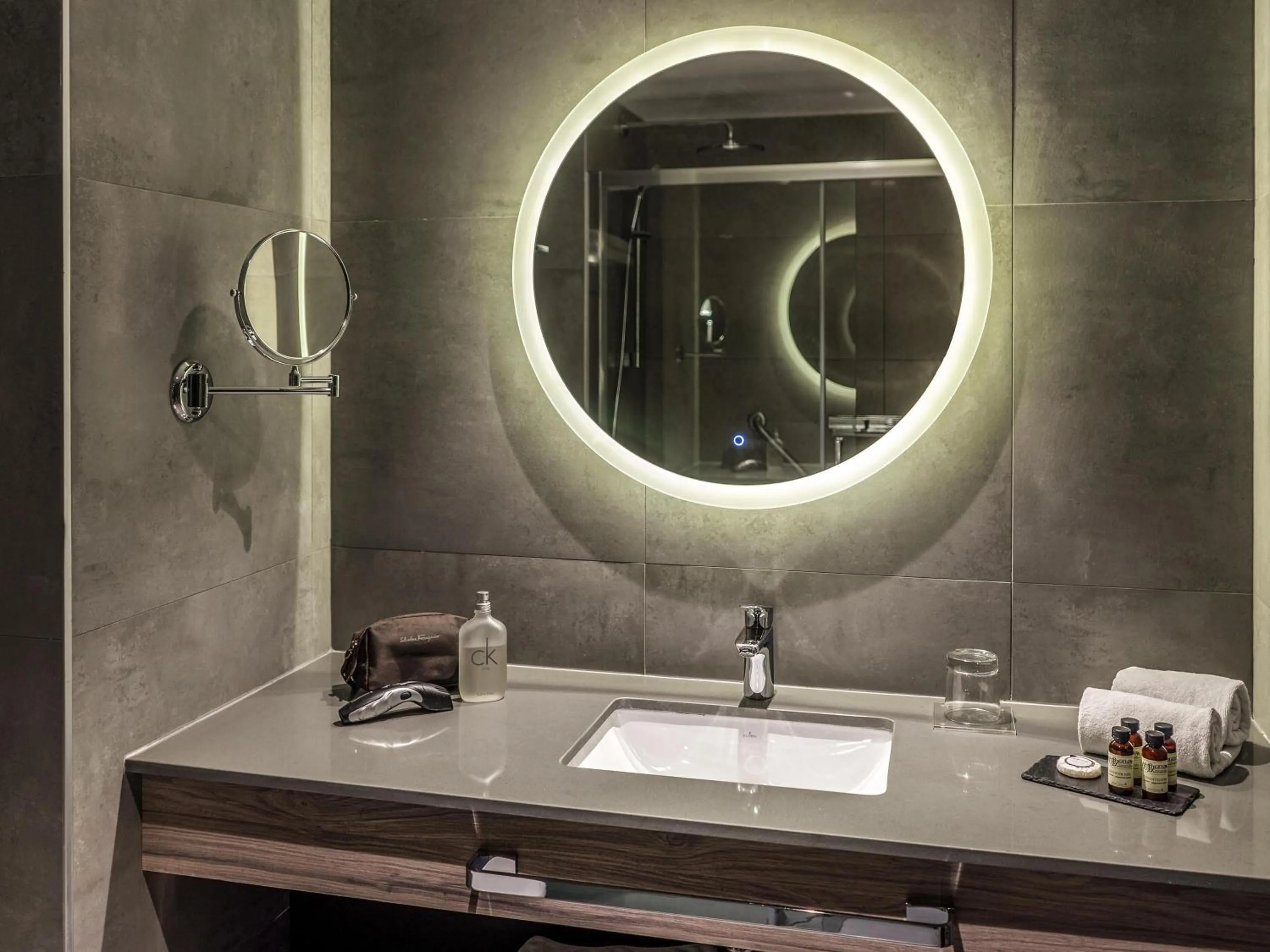 Superior King Room in Pullman Santiago El Bosque