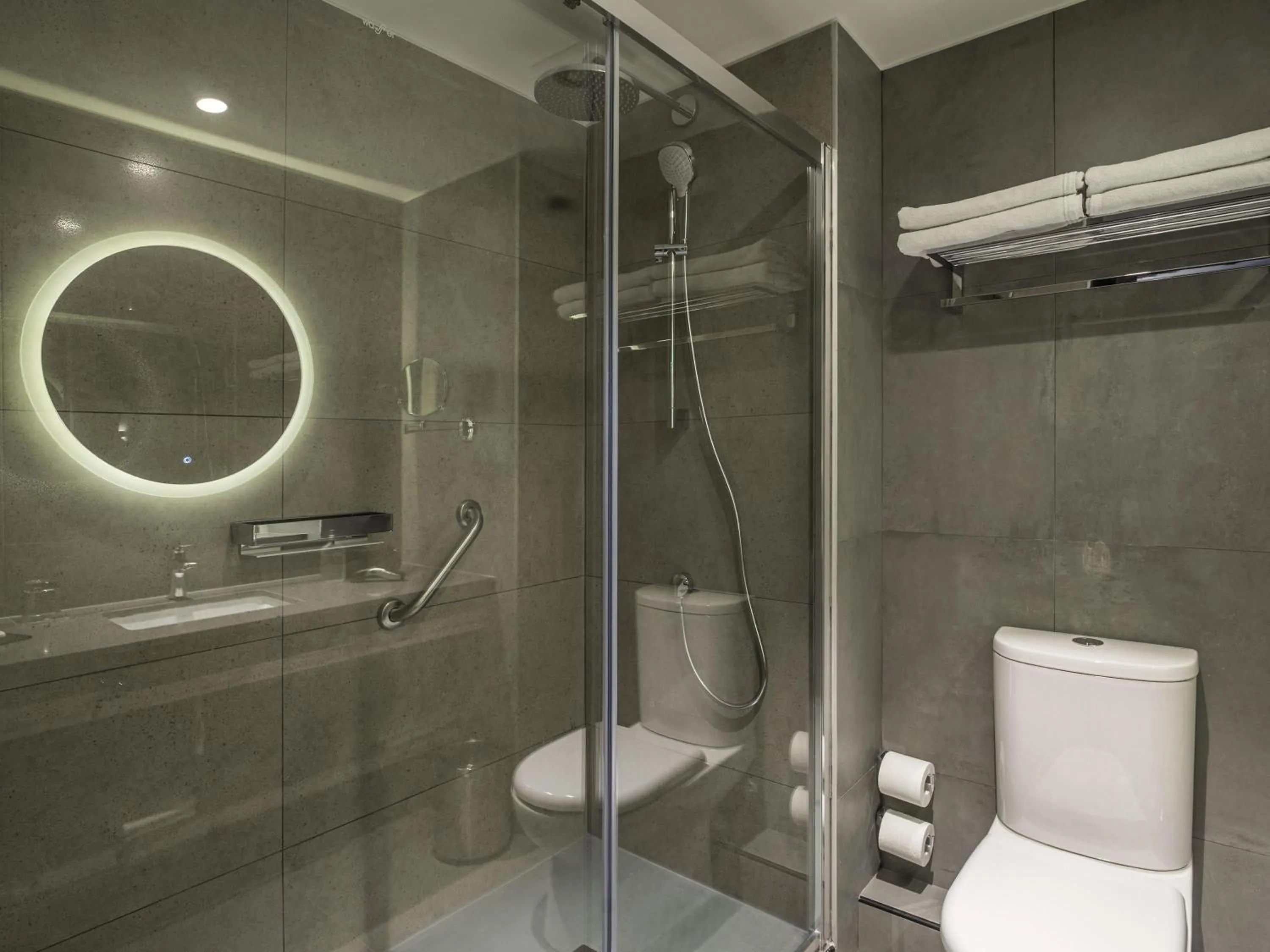 Junior King Suite in Pullman Santiago El Bosque