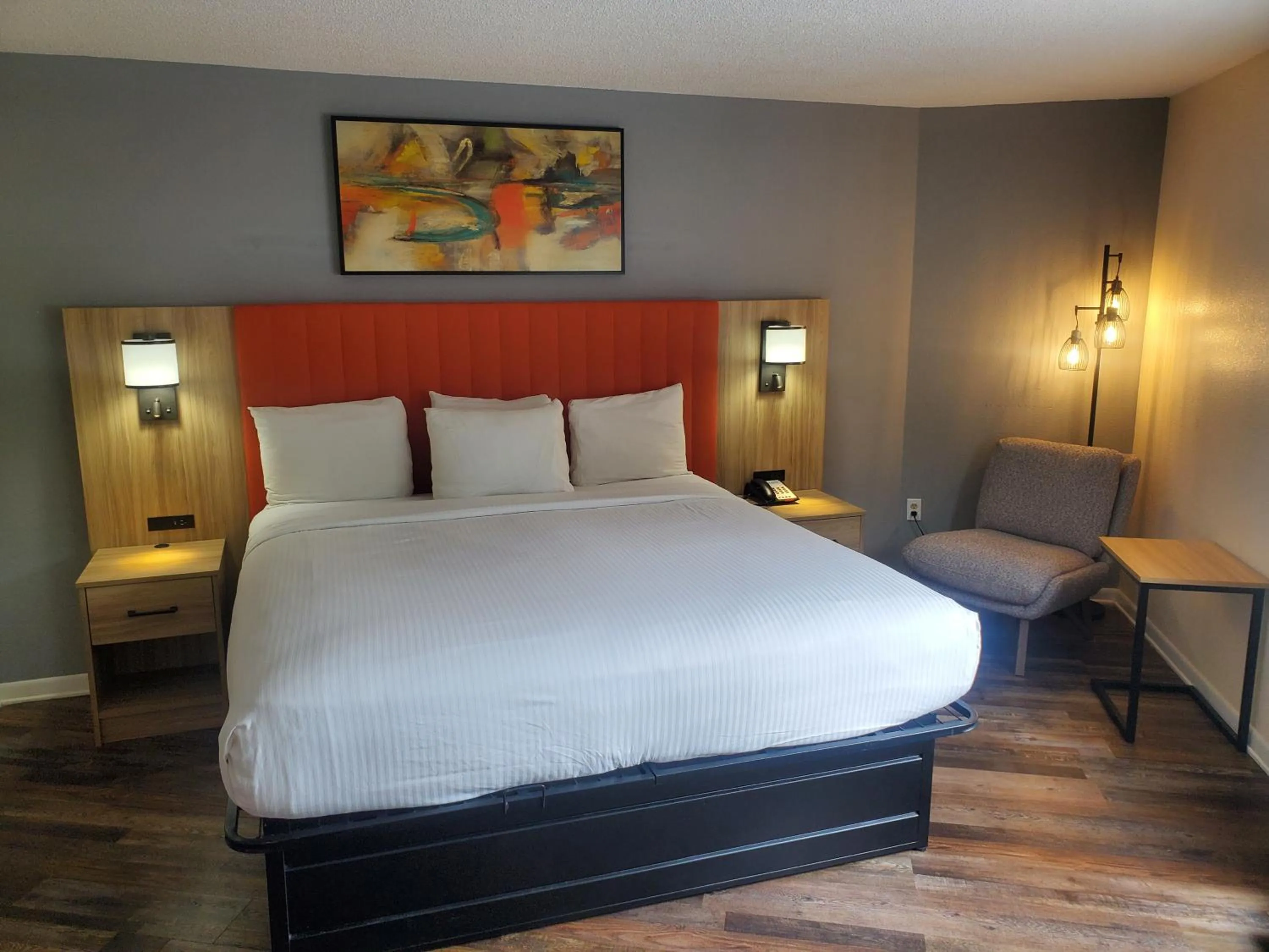 Suite with King Bed, Fireplace in Vacation Lodge