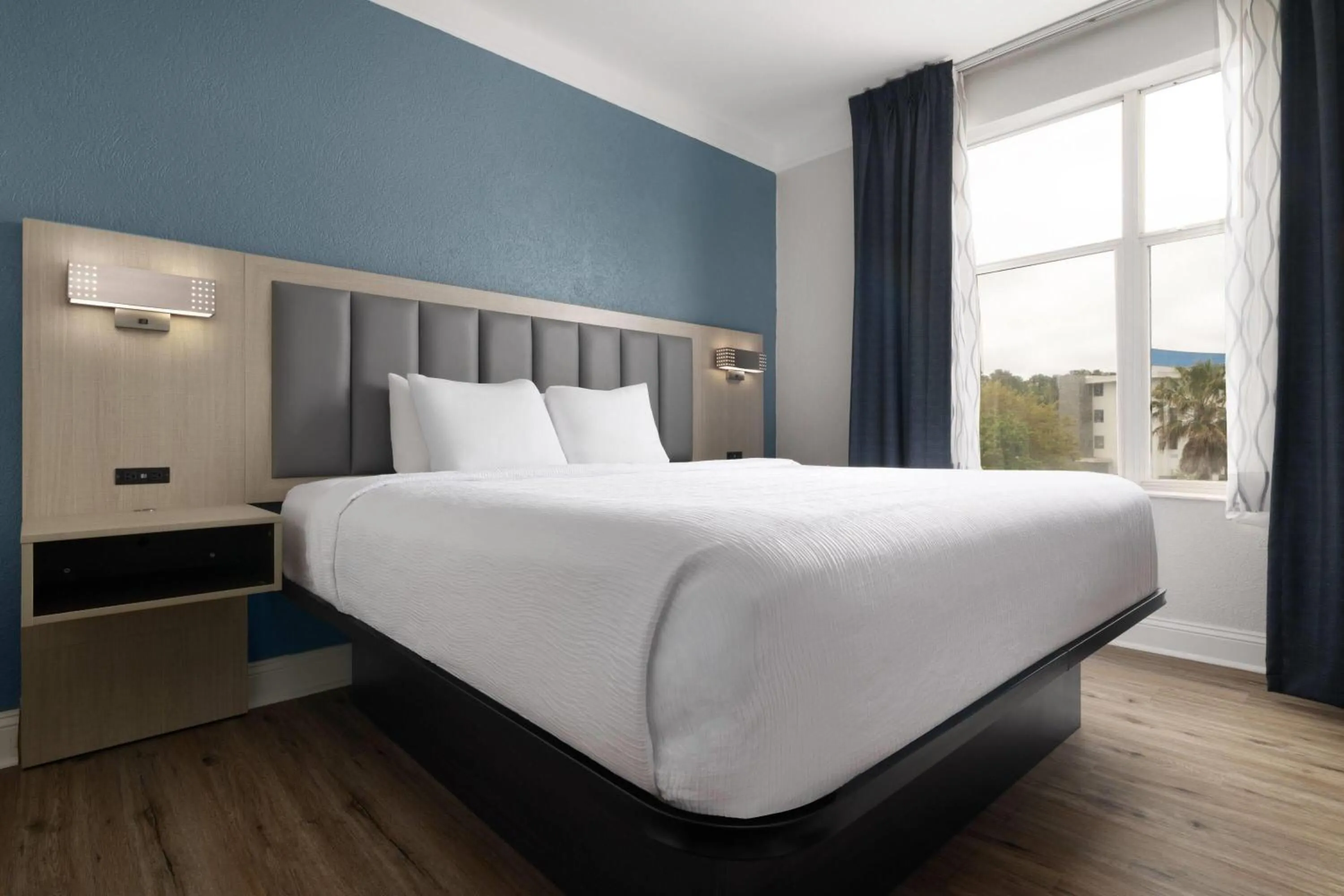 One-Bedroom King Suite - Non-Smoking in Wingate by Wyndham Savannah Gateway