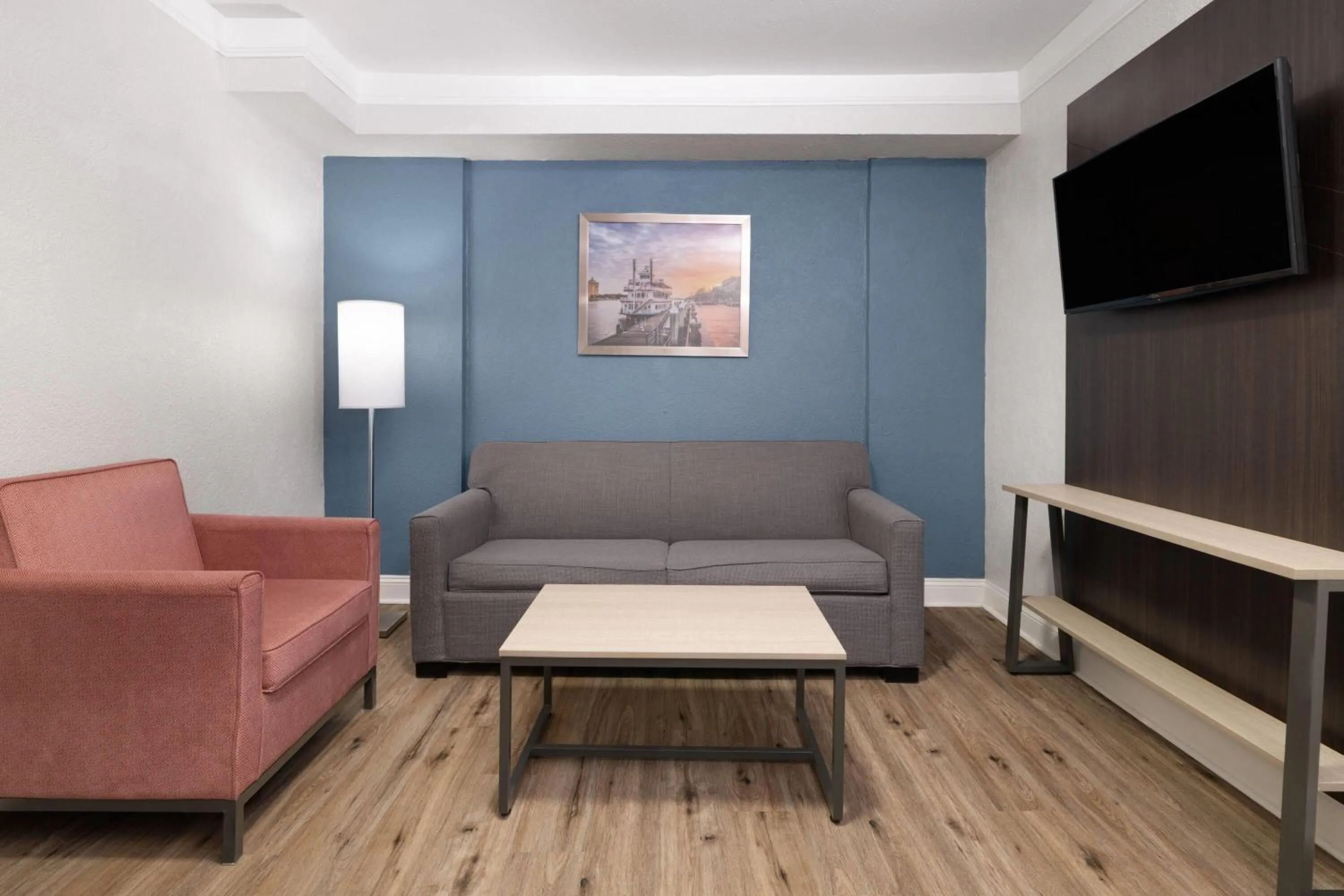 One-Bedroom King Suite with Bath Tub - Mobility/Hearing Accessible - Non-Smoking in Wingate by Wyndham Savannah Gateway