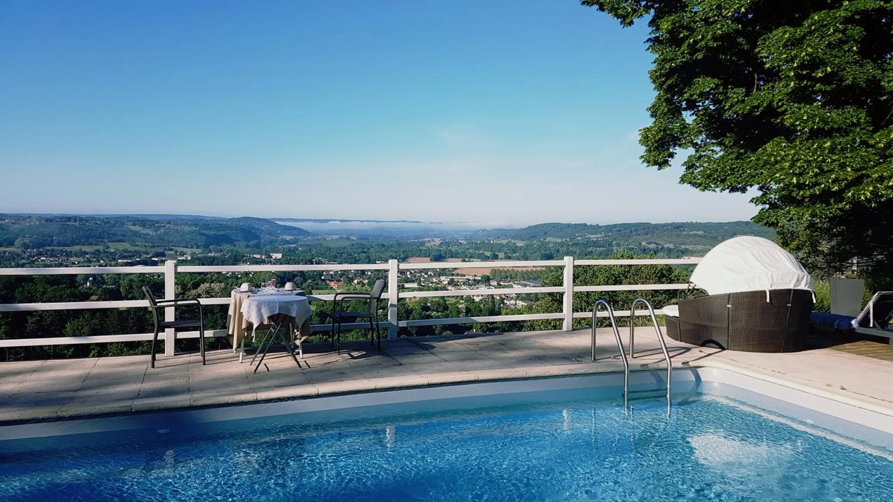 Double Room with Pool View in le clos des etoiles B&B