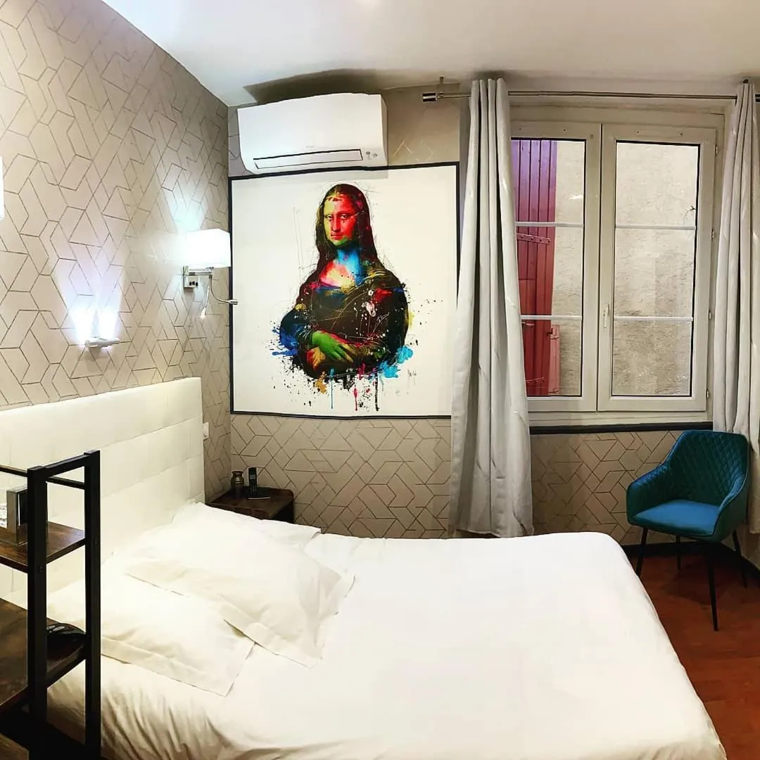 Double Room in Hôtel Renaissance