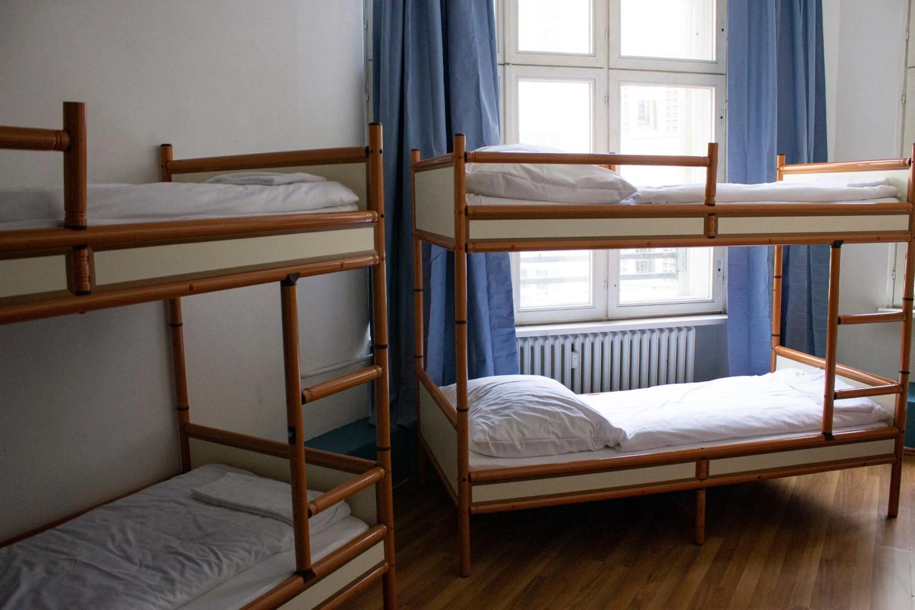 Dormitory Room (6 People) with Bathroom in Metropol Hostel Berlin