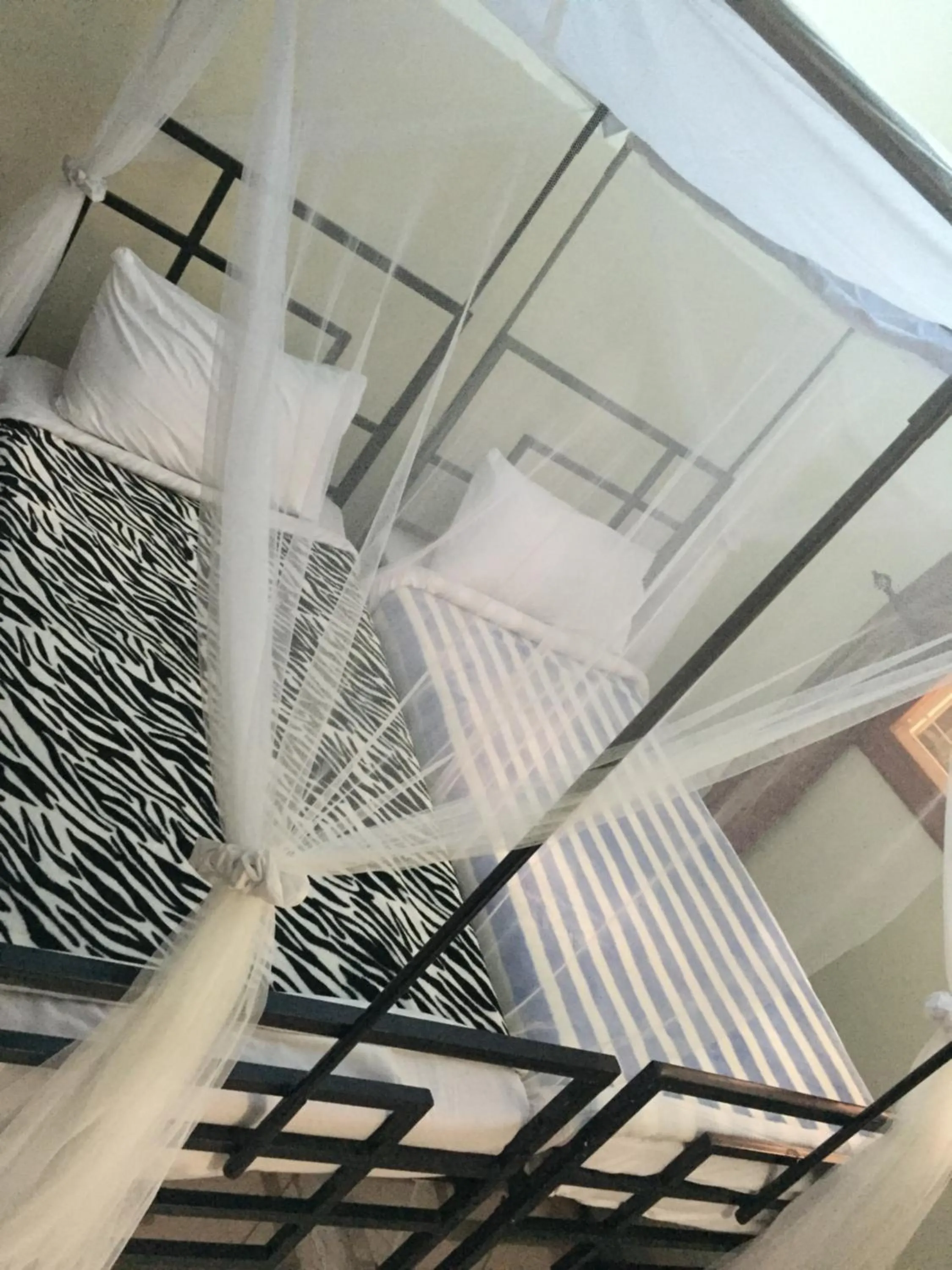 Twin Room - single occupancy in Le Parlour