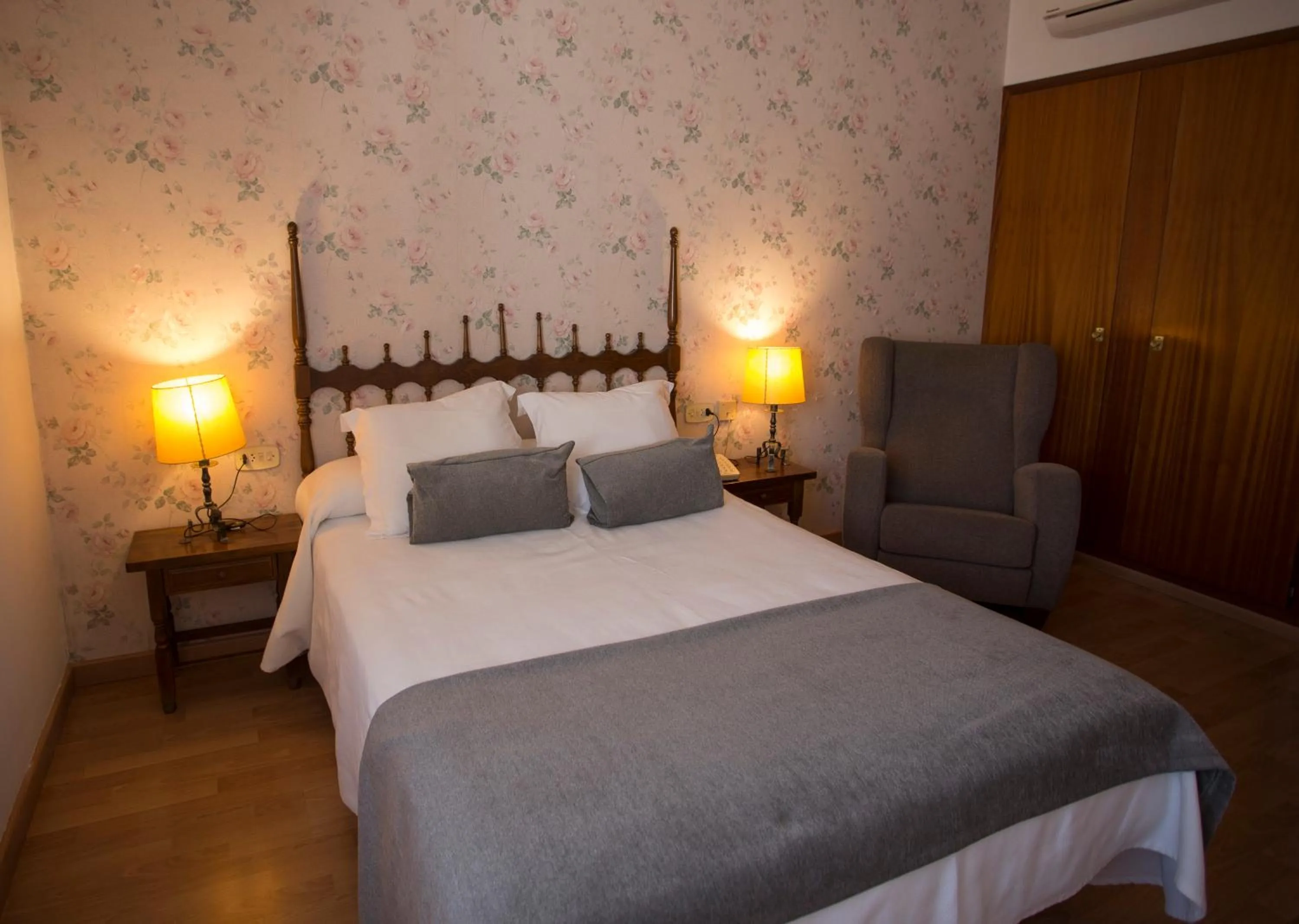 Double or Twin Room - single occupancy in Hotel Segle XX