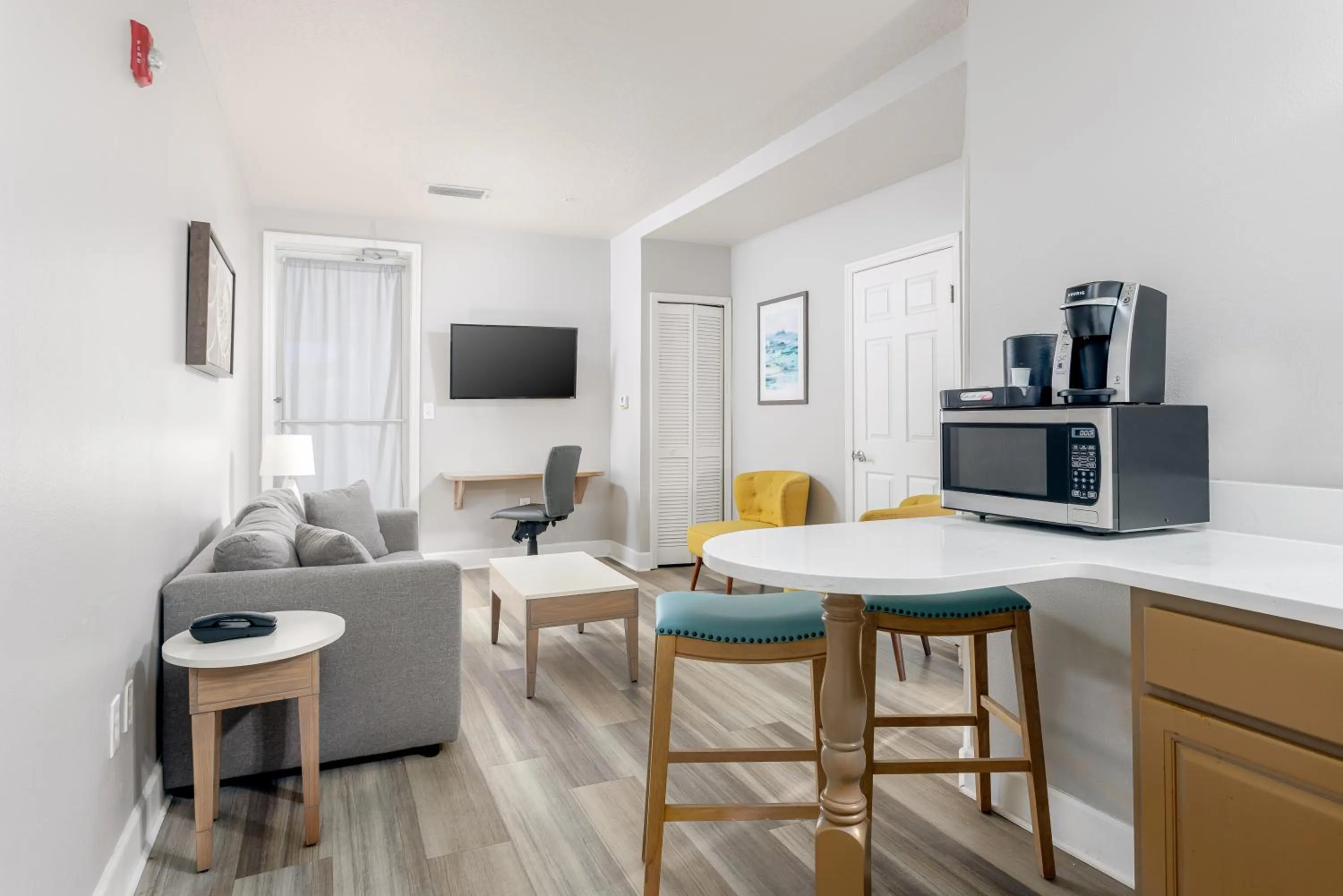 Suite with Pool View in Seaside Amelia Inn - Amelia Island