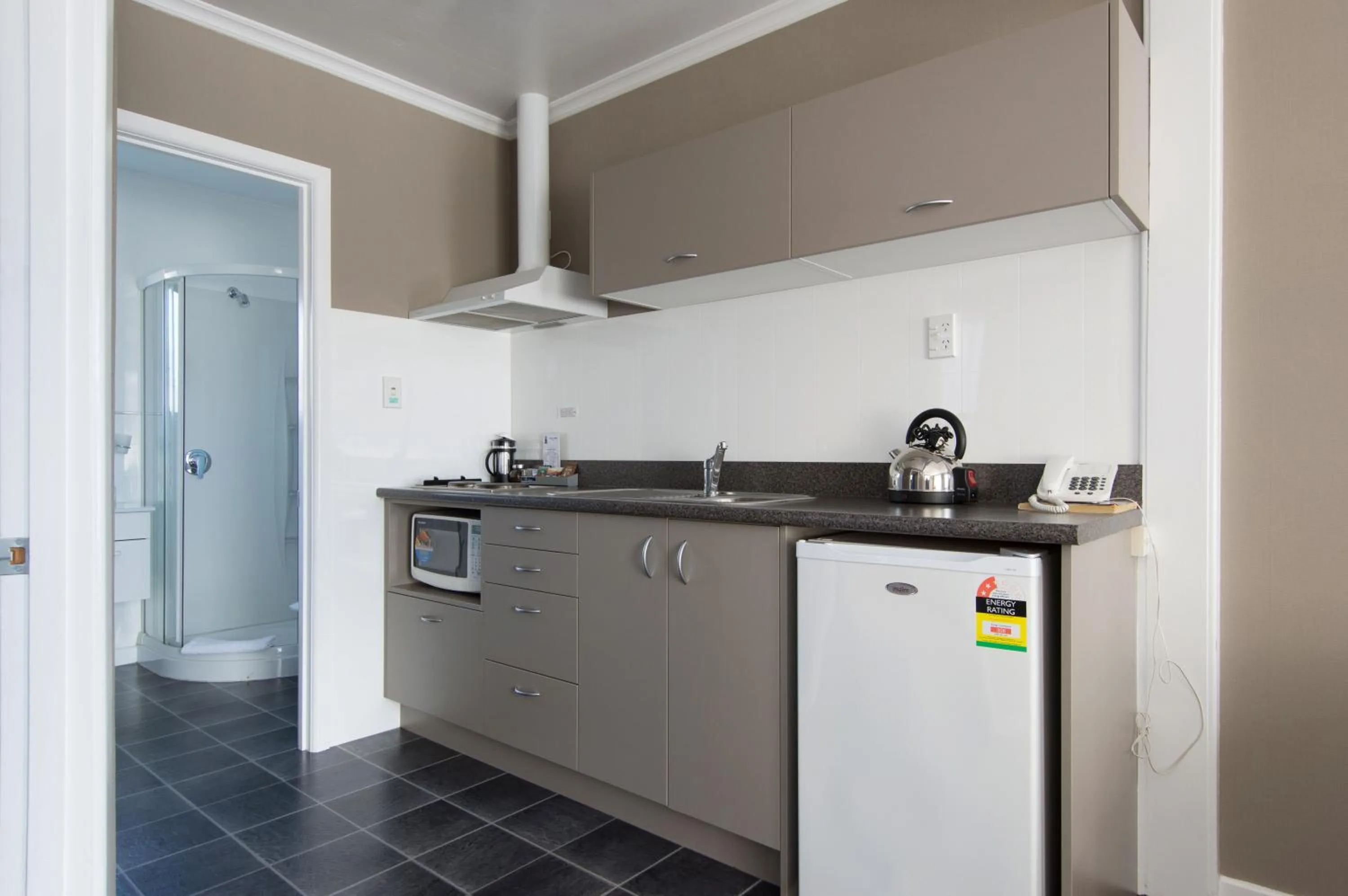 One-Bedroom Apartment in Tower Lodge Motel