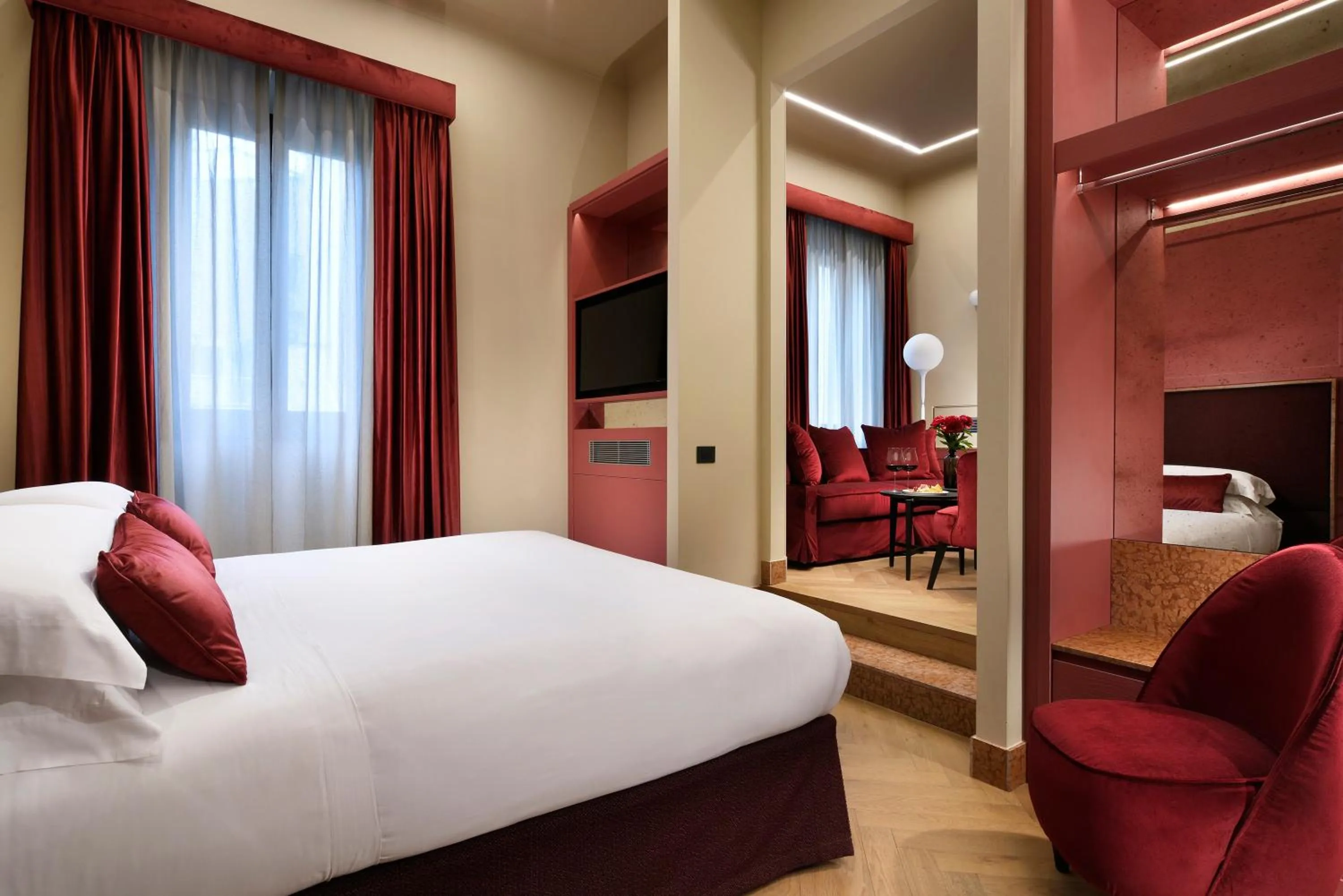 Deluxe Suite with Spa Bath in Floren Hotel