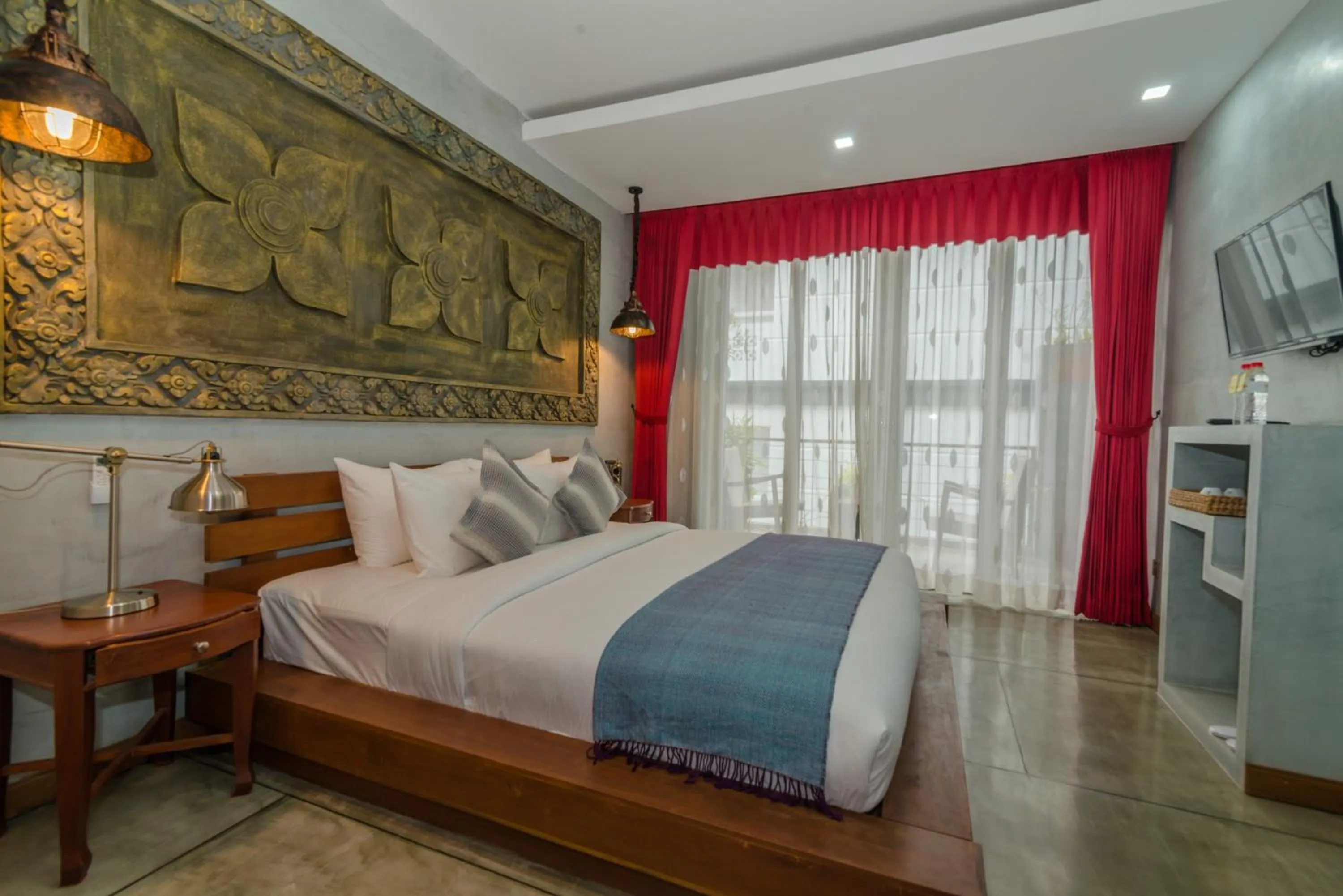 Deluxe King Suite Private Balcony - Free Pickup at Bus Station in Cambana Residence