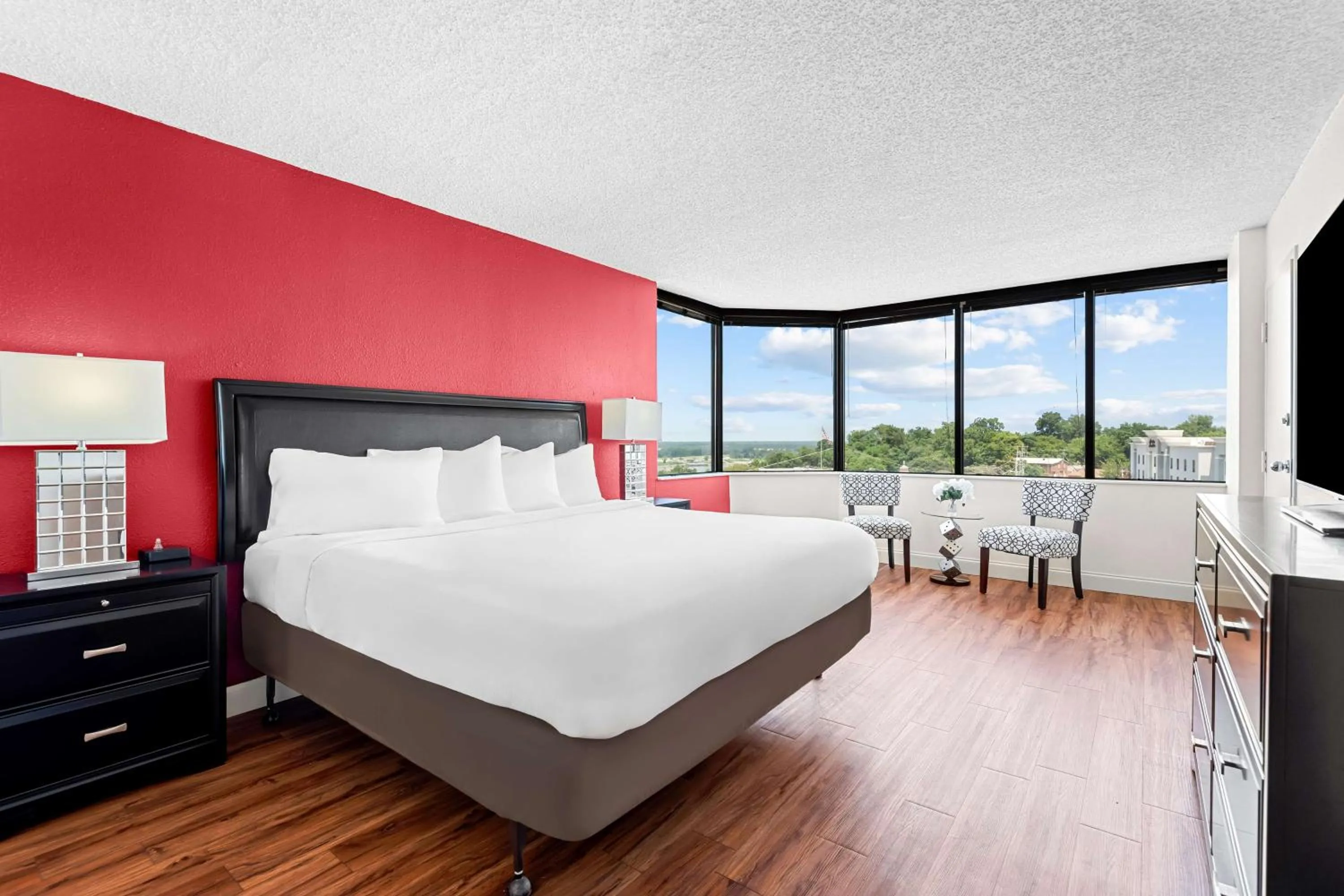 King Suite with Pool Table - Non-Smoking in Magnolia Bluffs, BW Signature Collection