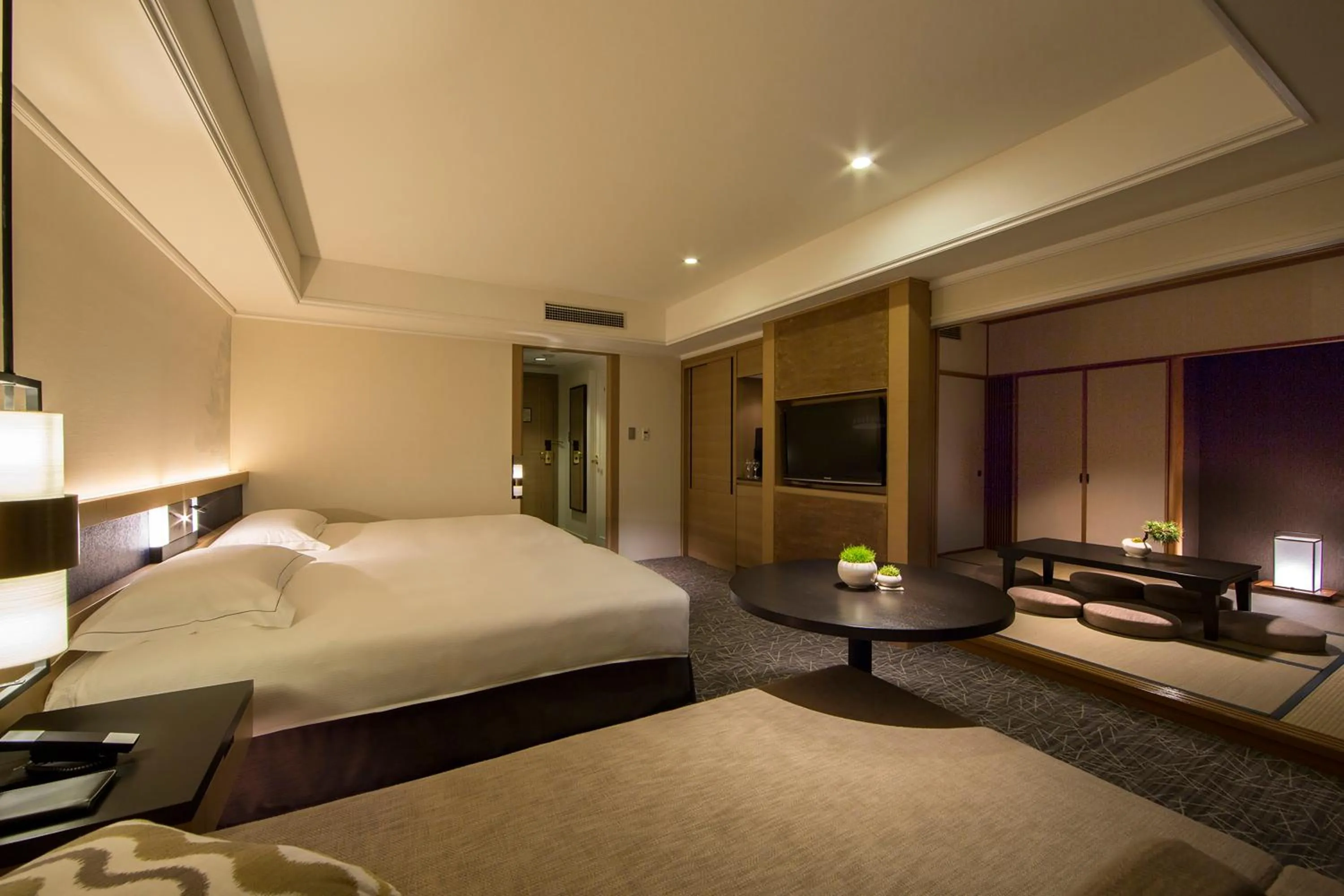 Deluxe Room with Tatami Area (6 Adults) in Hilton Odawara Resort & Spa