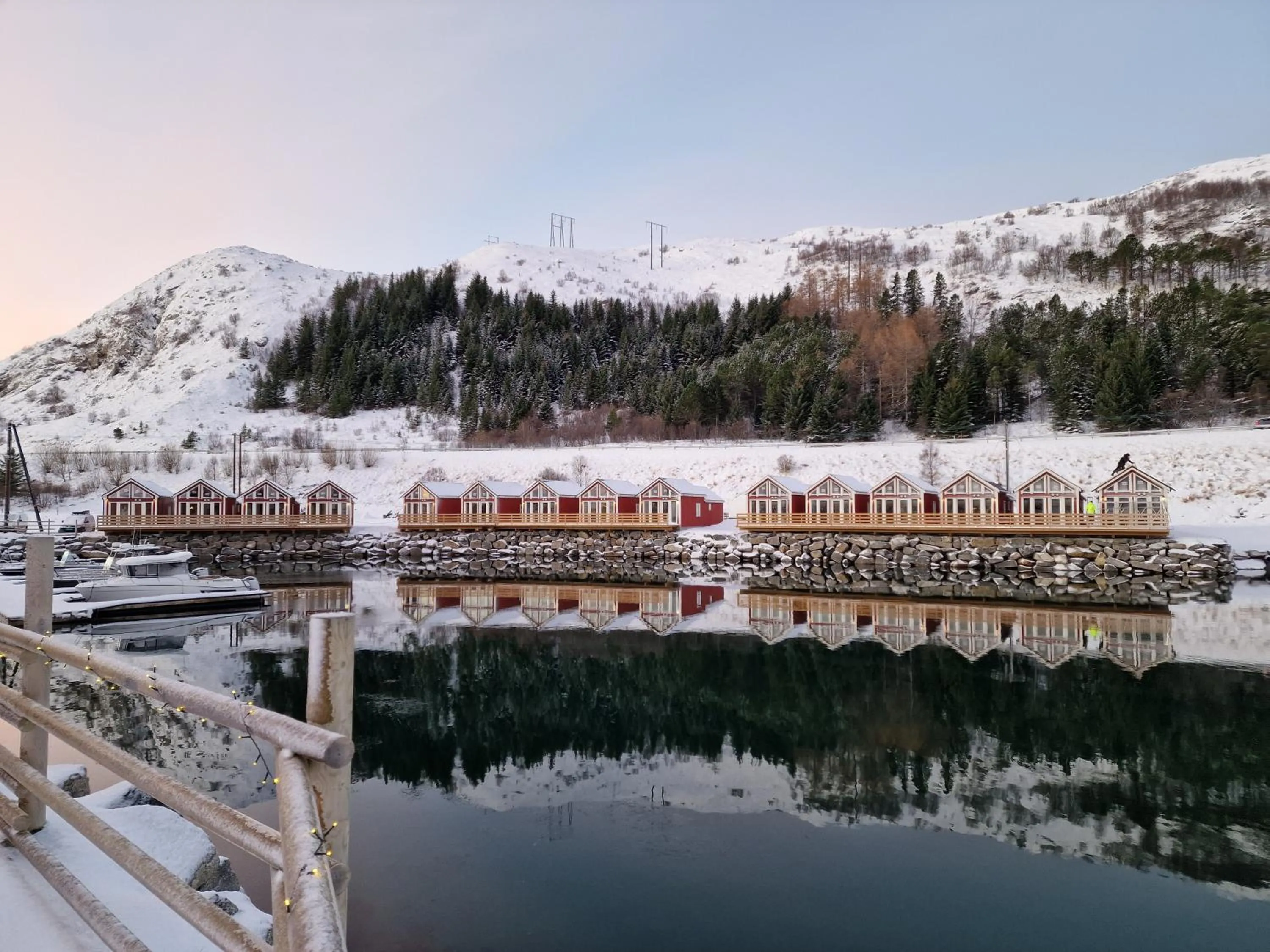 Harbor View in Lofoten Basecamp