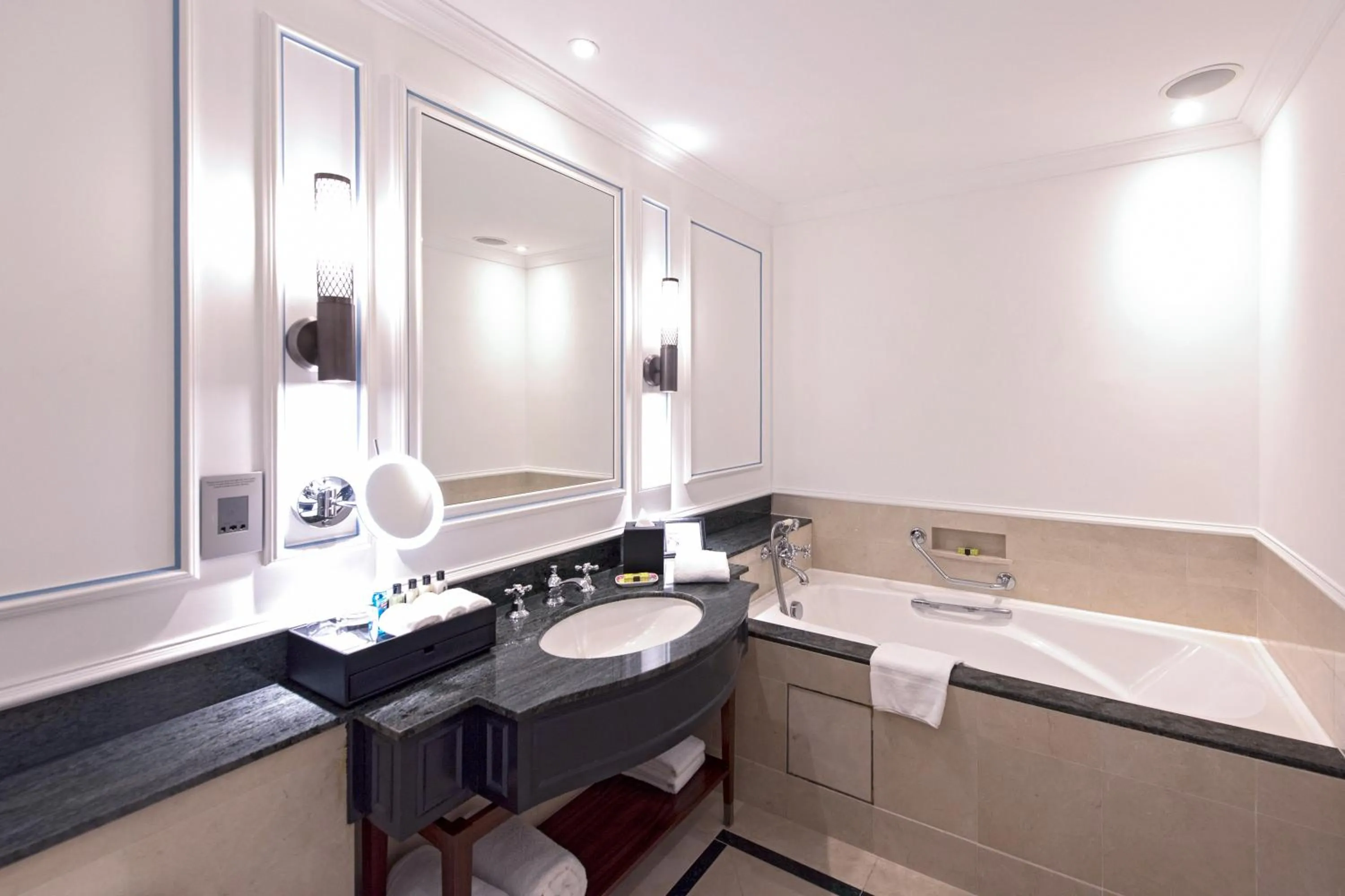 Classic King Room with Club Access in InterContinental Singapore by IHG