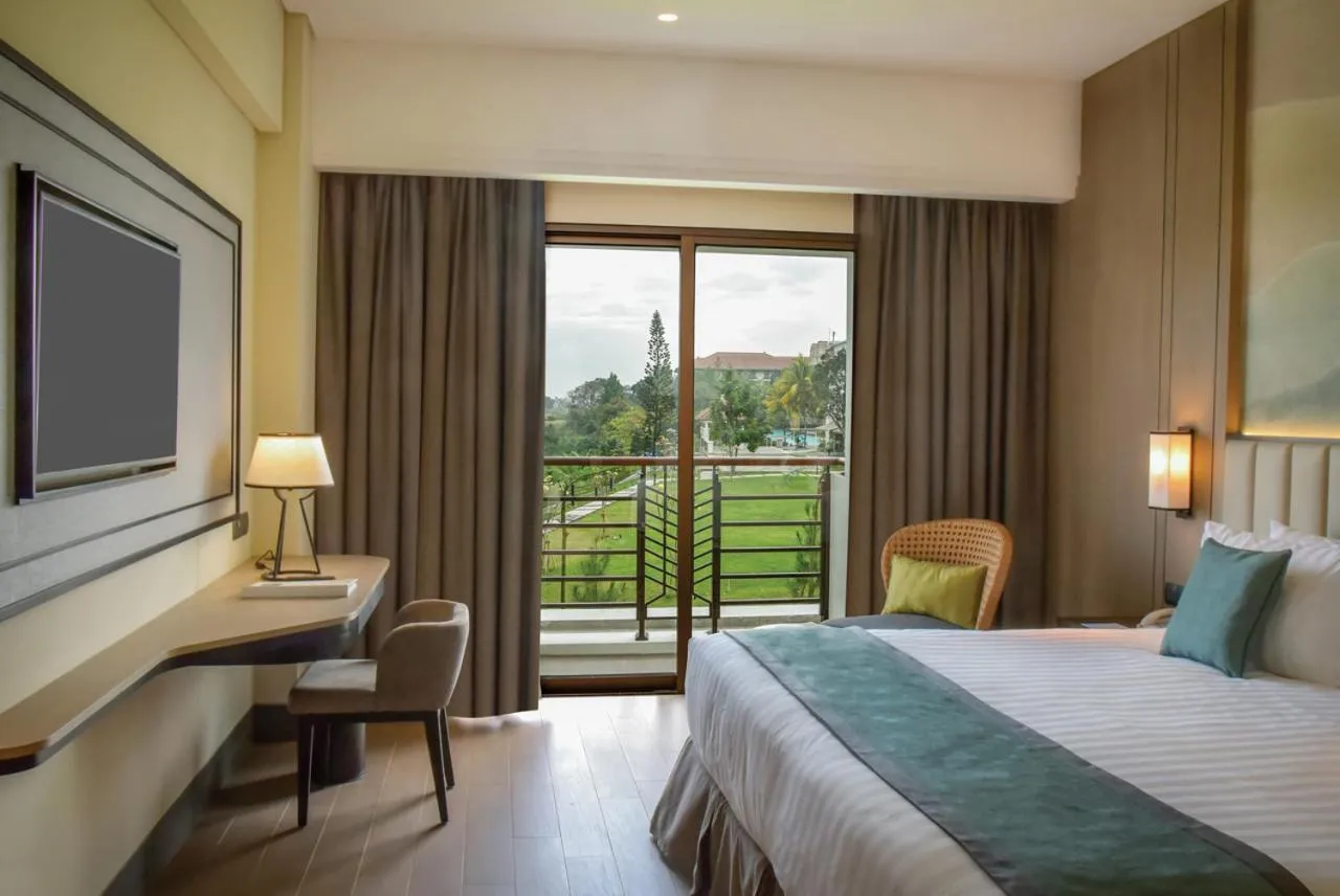 Pine Deluxe King in Mason Pine Hotel Bandung