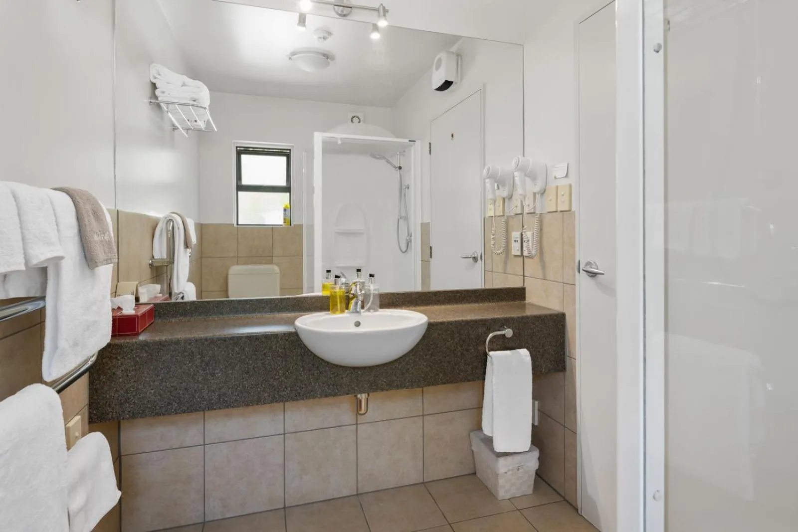 Queen Studio with Sea View  in Harbour View Motel