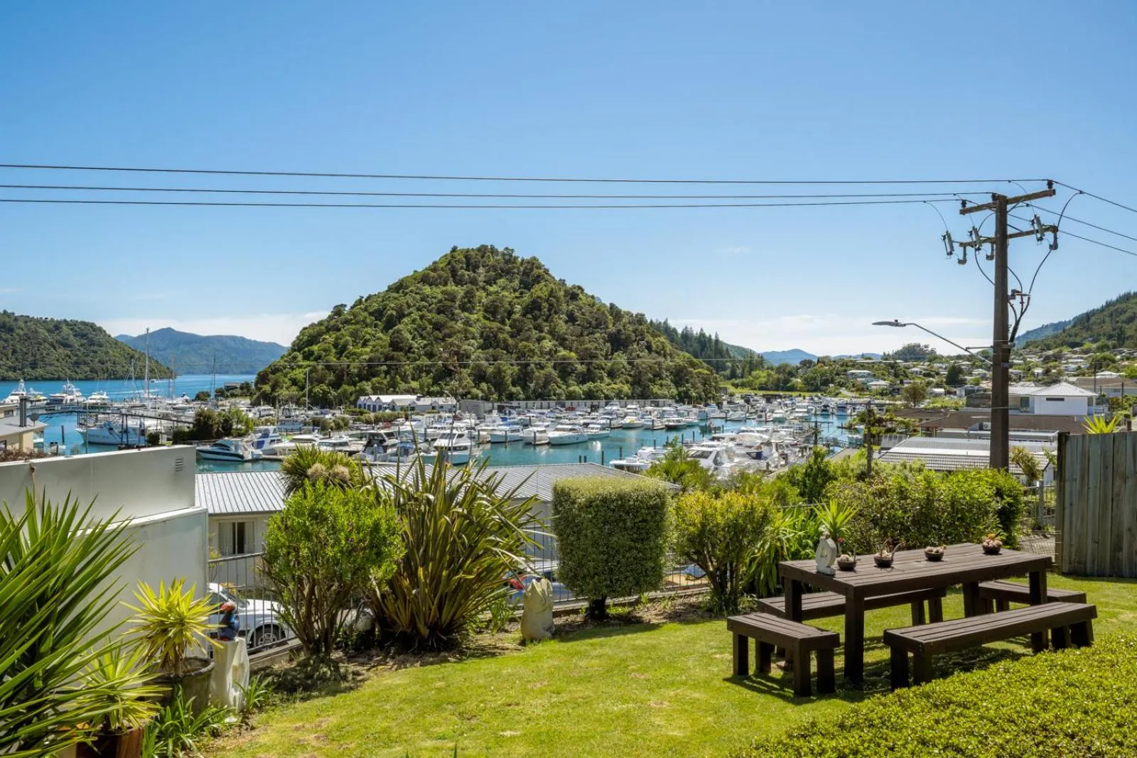 Family Two-Bedroom Apartment with Sea View  in Harbour View Motel