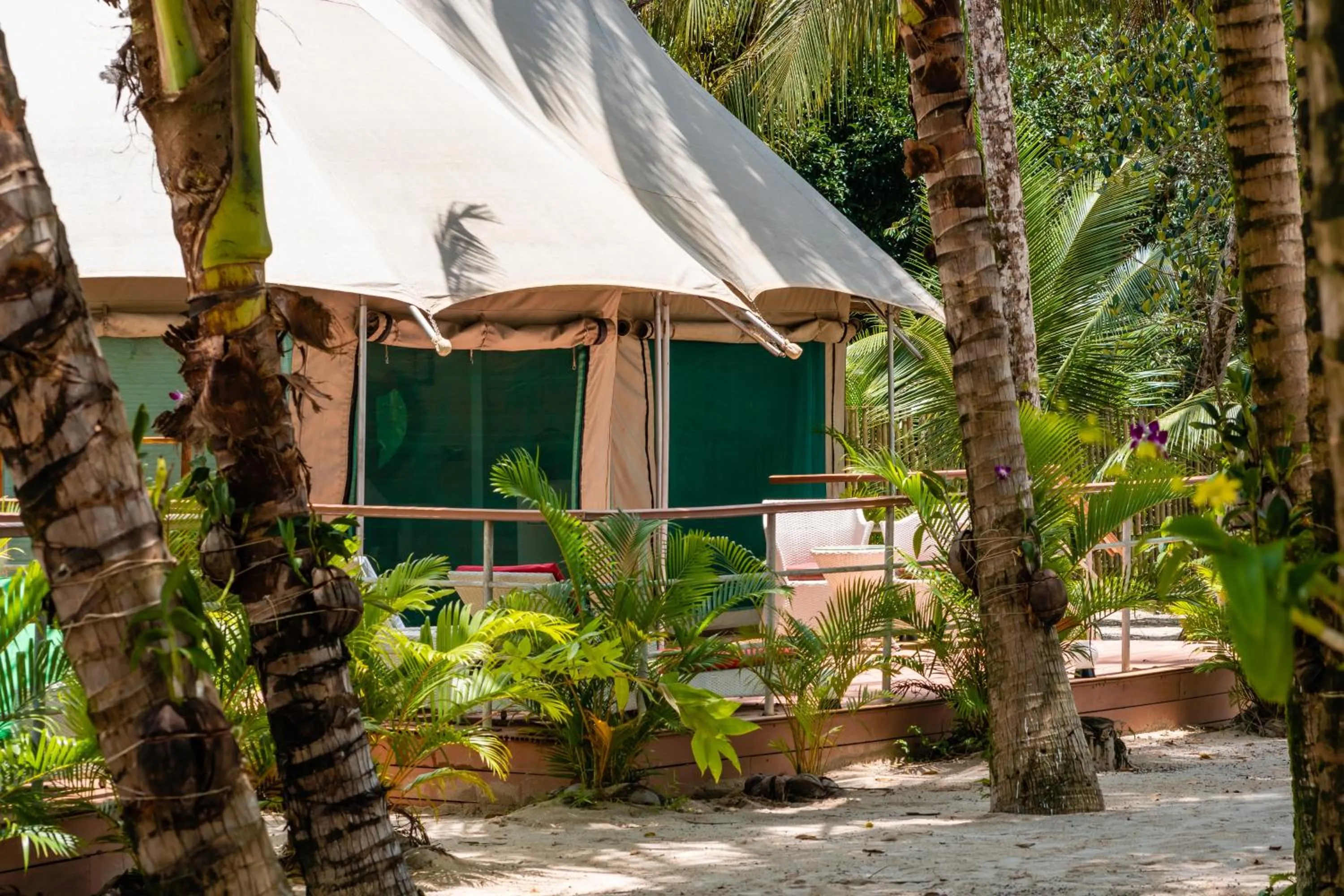 Island Double Tent in Canvas & Orchids Retreat