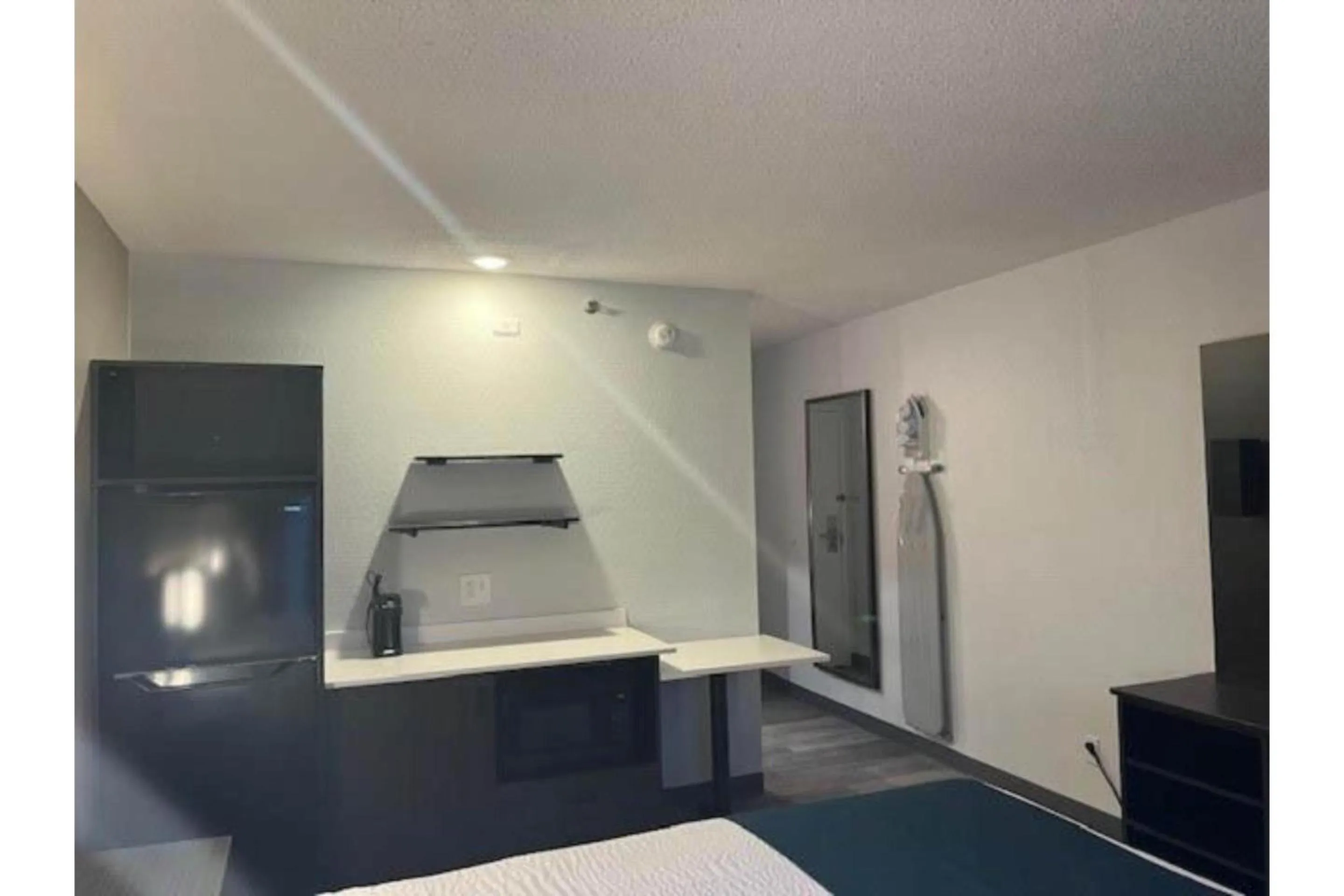 Queen Room - Smoking in Studio 6 Suites Norcross, GA