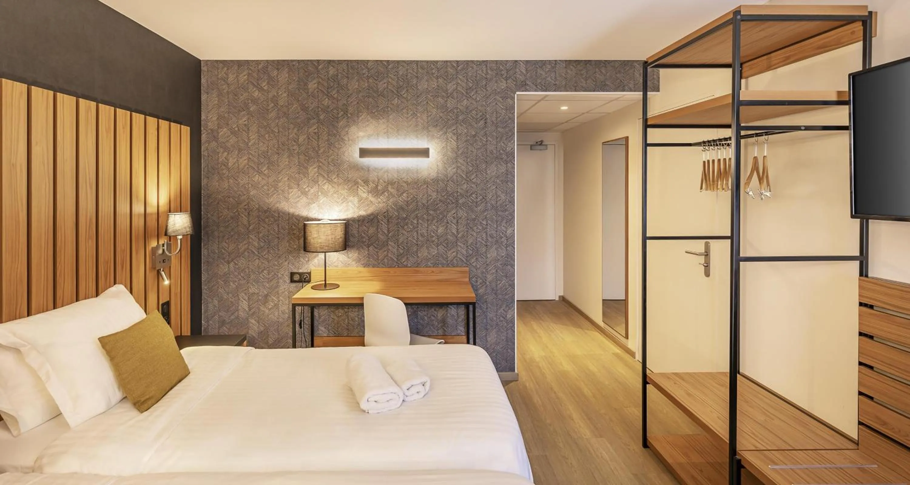 Comfort Queen Room with Bay View - Non-Smoking in Best Western Côte des Sables Plouescat