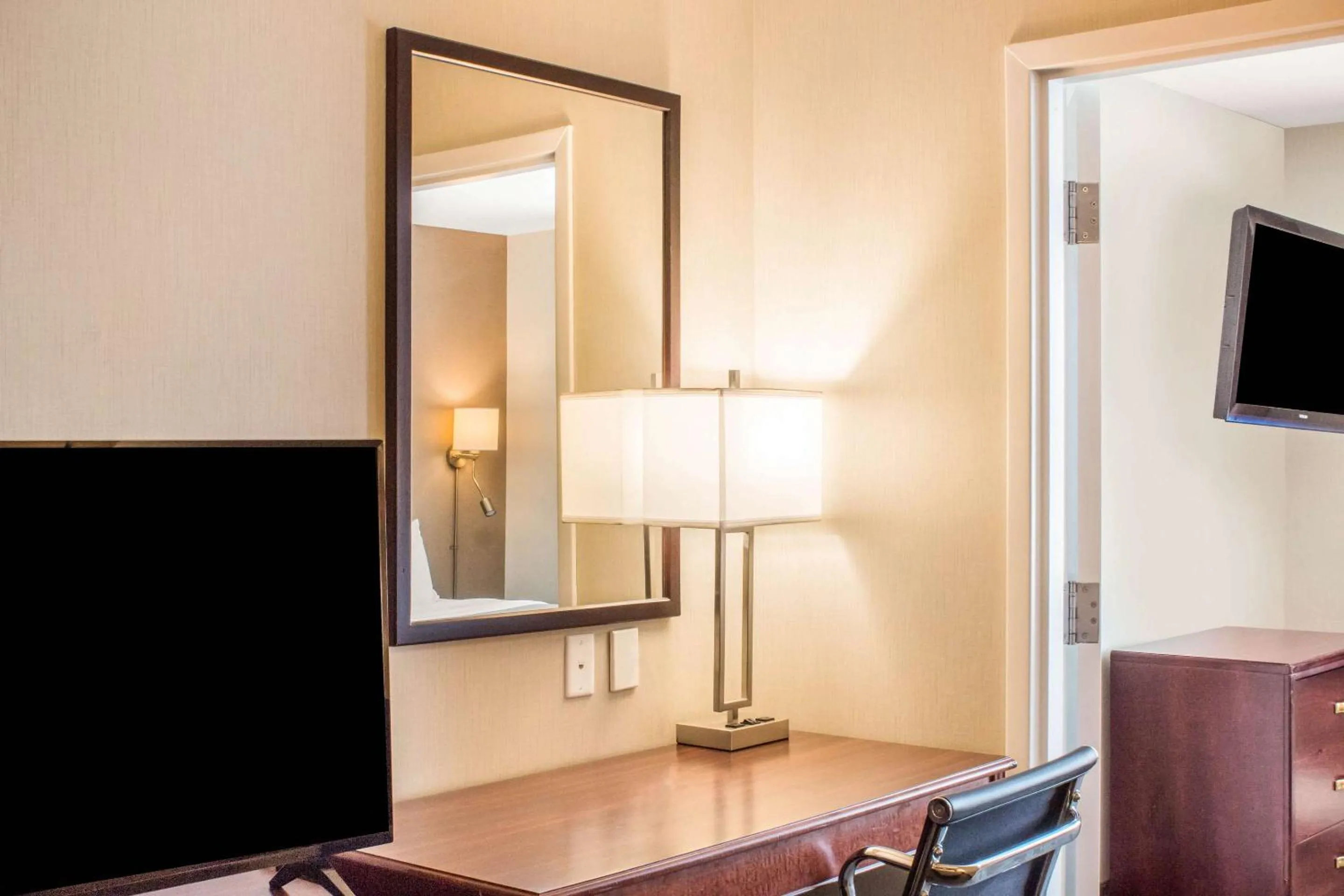 Queen Suite with Two Queen Beds - Non-Smoking in Comfort Inn