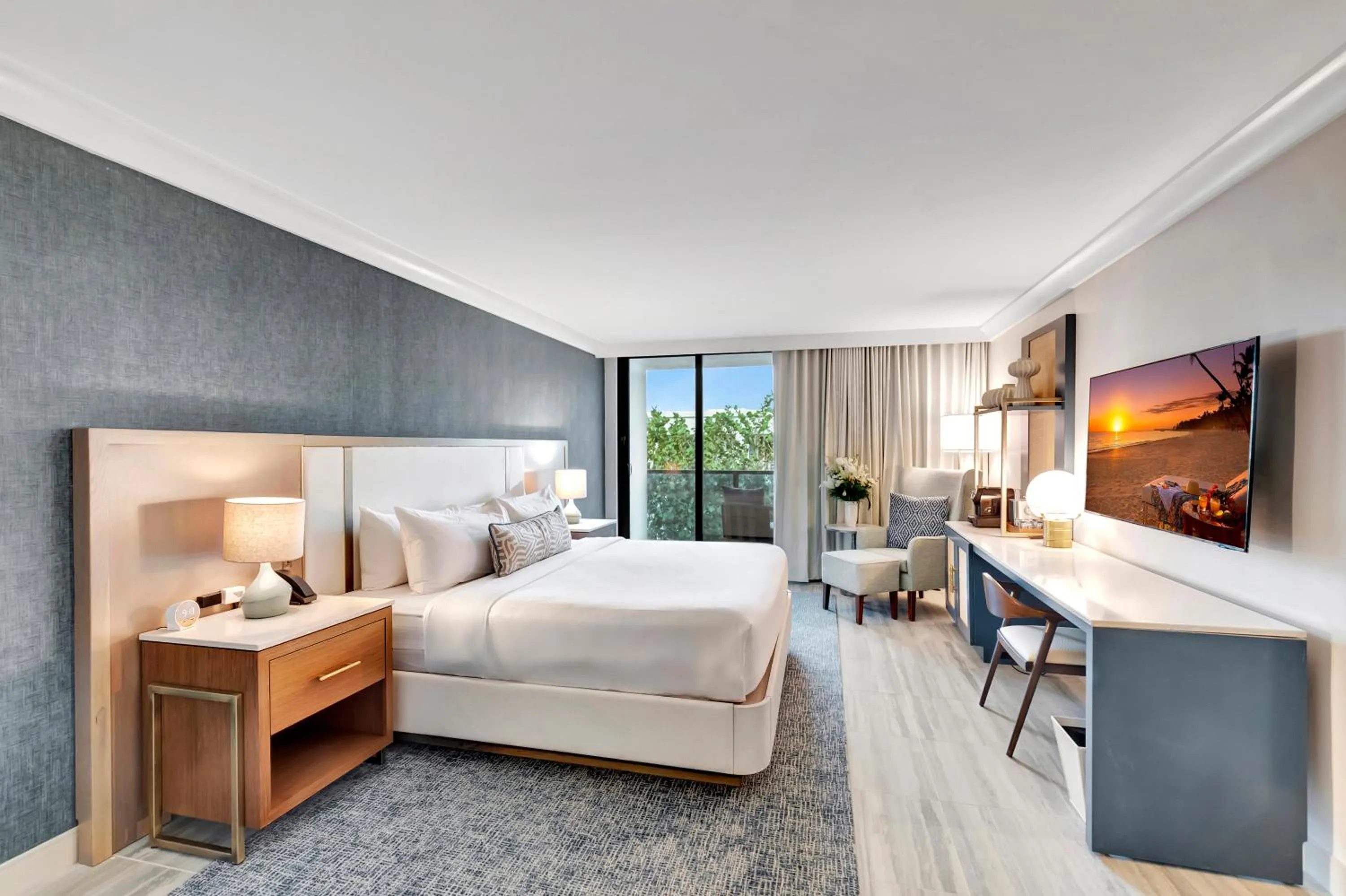 King Room - Disability Access in Tideline Palm Beach Ocean Resort and Spa