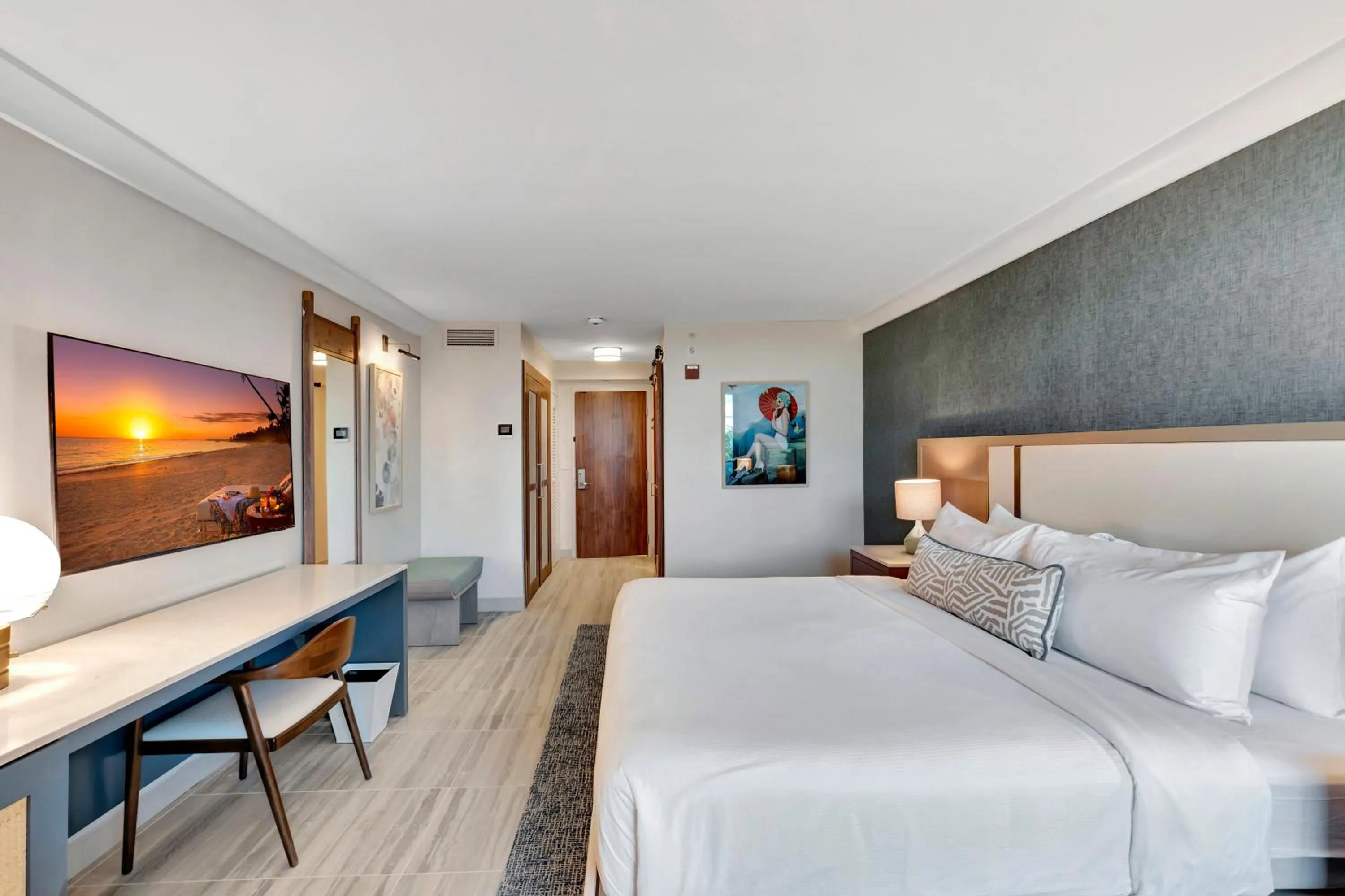 Deluxe King Room in Tideline Palm Beach Ocean Resort and Spa