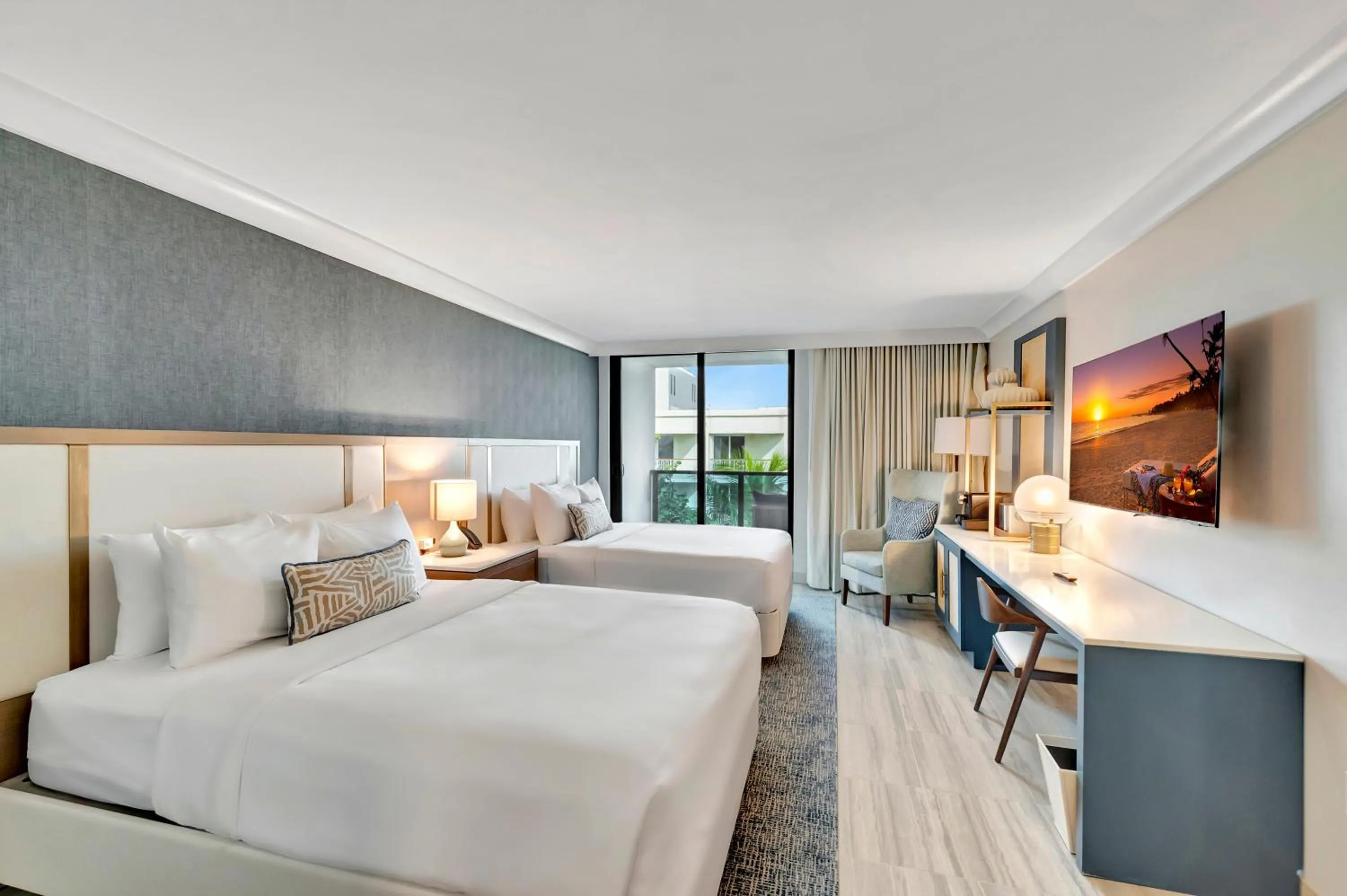 Queen Room - Disability Access in Tideline Palm Beach Ocean Resort and Spa