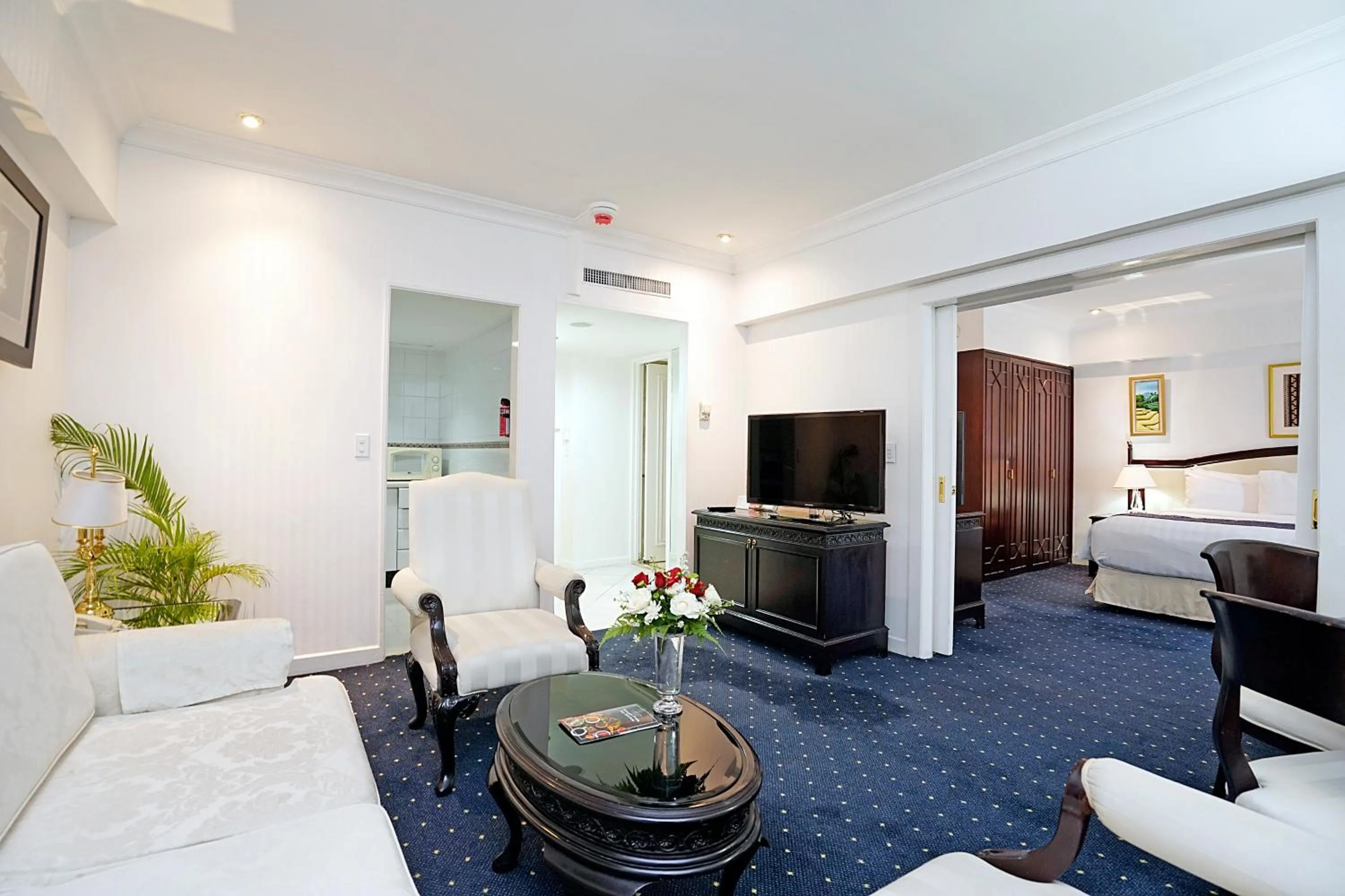 Pacific room Twin bed city view - Executive lounge access in Sari Pacific Jakarta, Autograph Collection