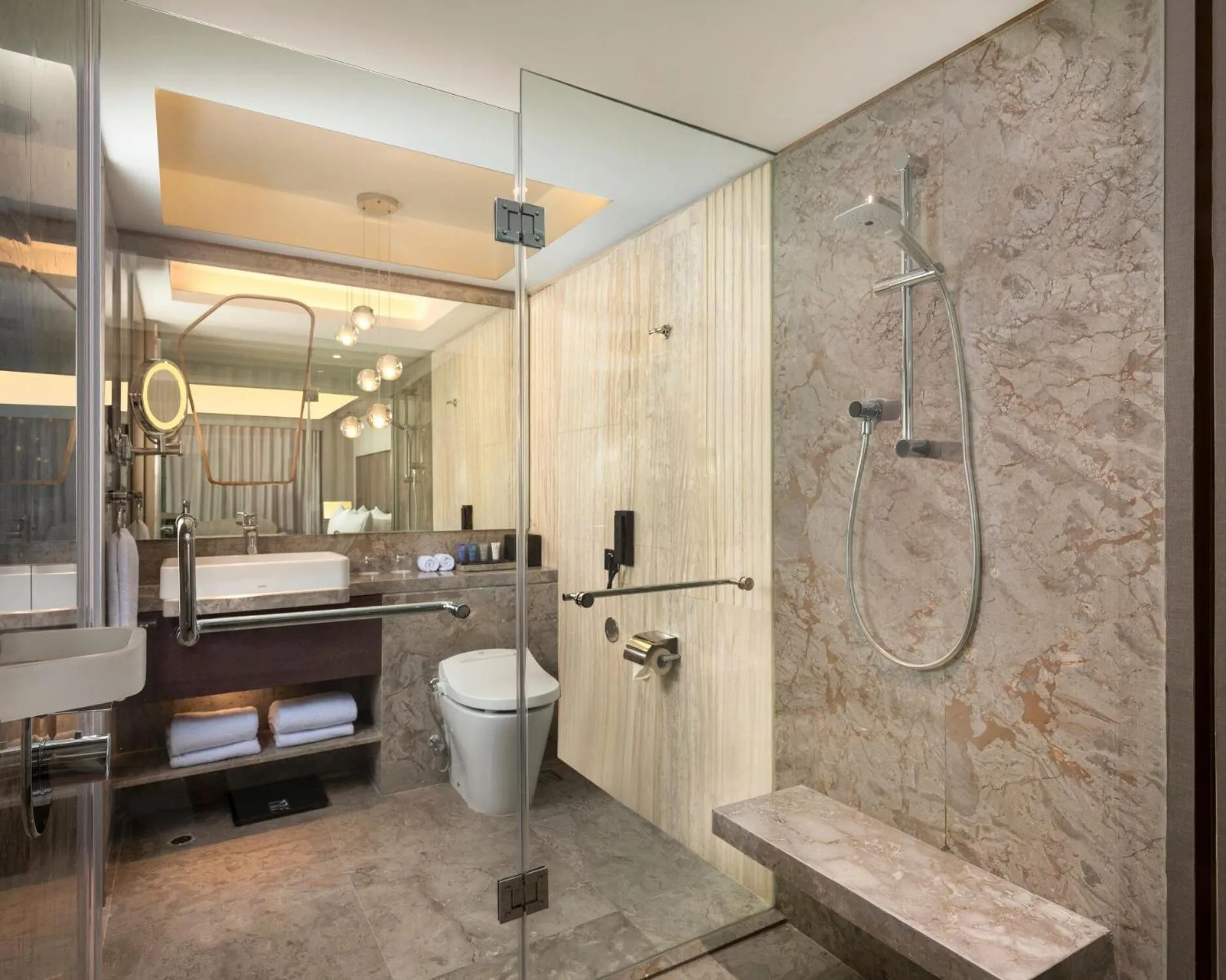 Grande Deluxe Single Room with City View in Sari Pacific Jakarta, Autograph Collection