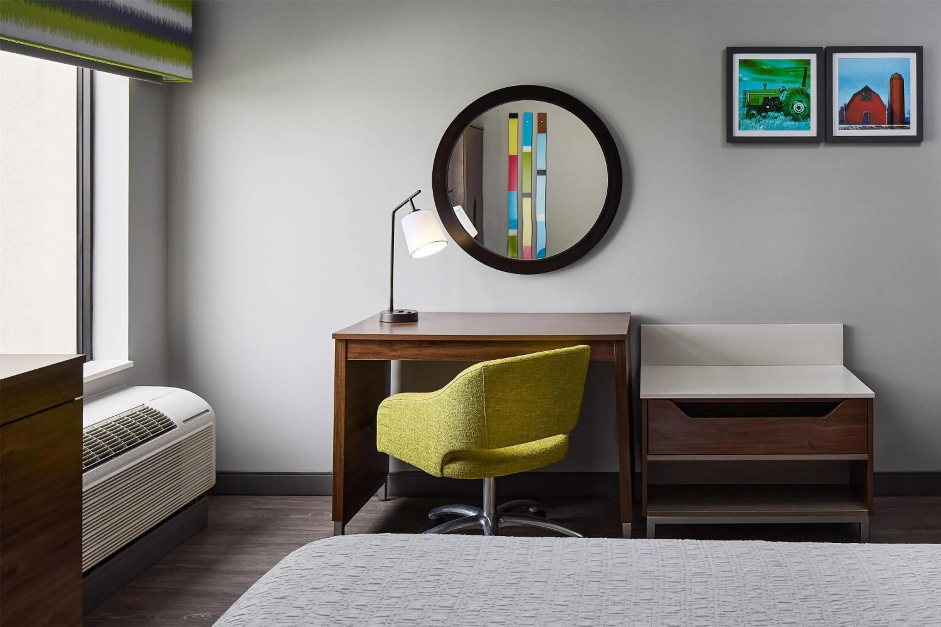 Queen Room in Hampton Inn Colby