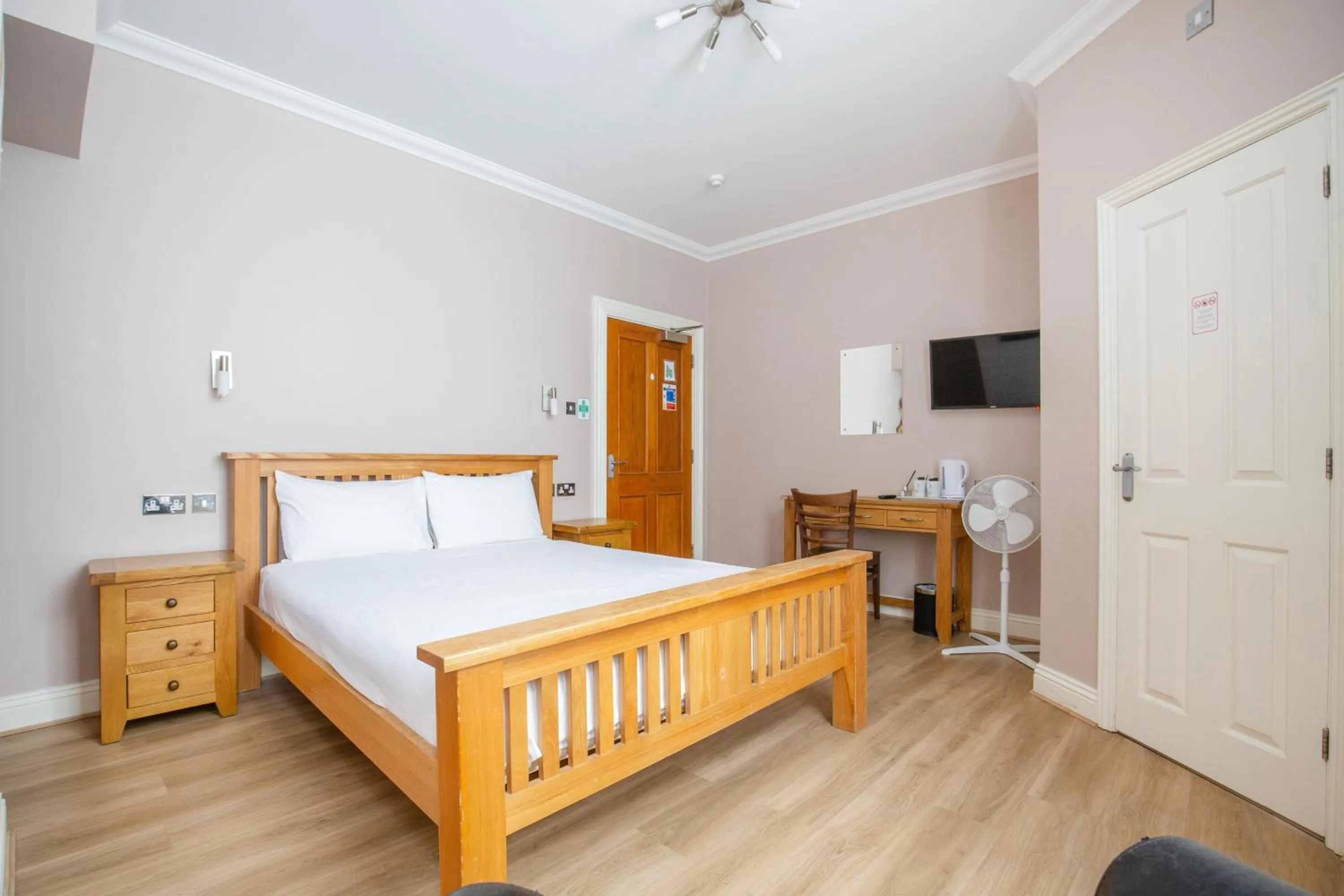 Double Room in Marlborough Hotel