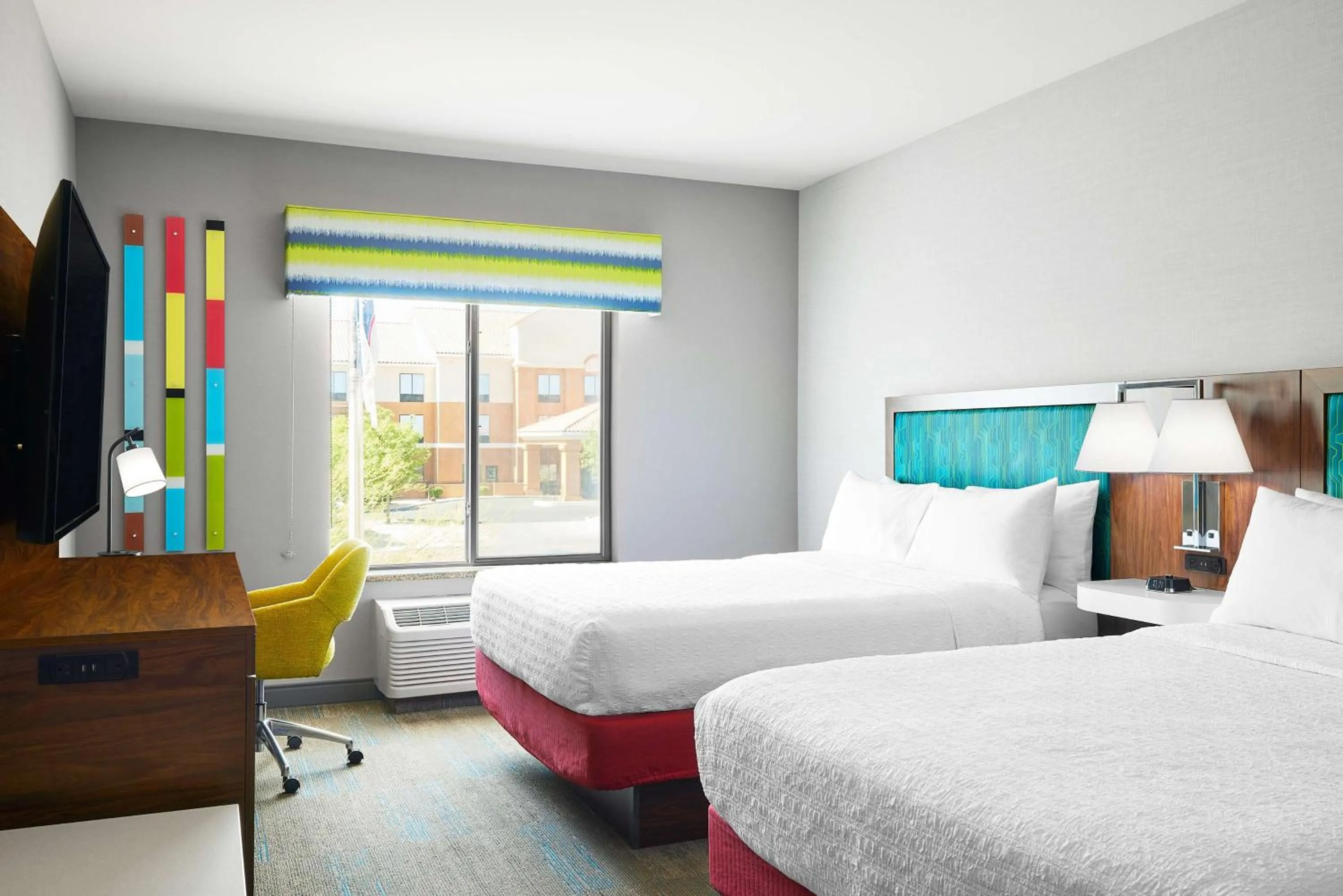 Queen Room with Two Queen Beds - Hearing Access/Non-Smoking in Hampton Inn & Suites Ridgecrest