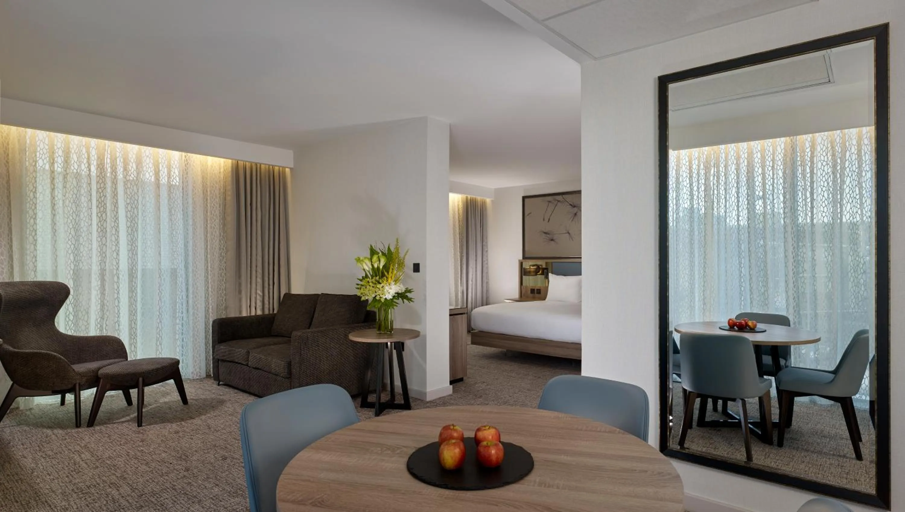 One-Bedroom King Suite with City View in Doubletree By Hilton Hull