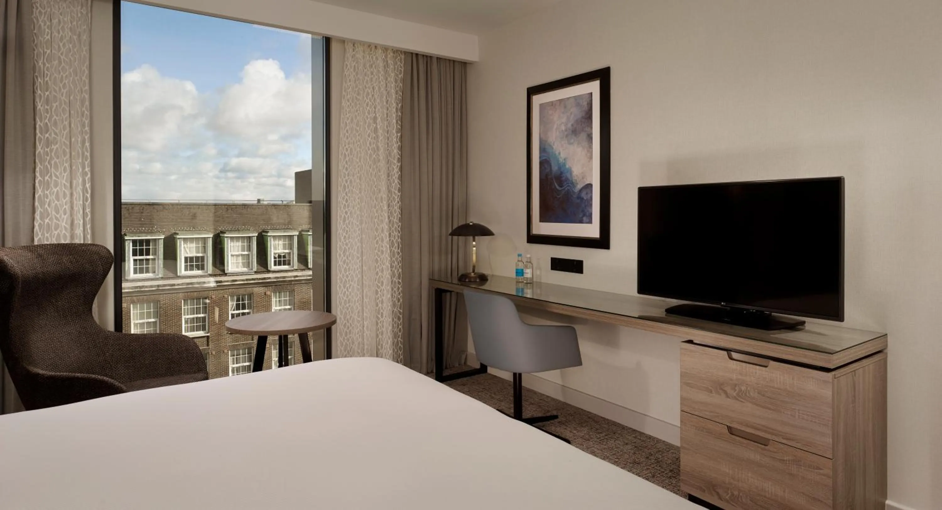 Superior King Room with City View in Doubletree By Hilton Hull
