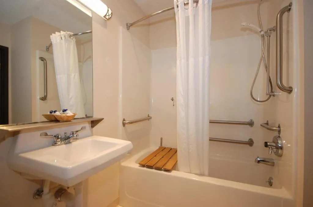 King Studio Suite with Pool View - Non-Smoking in Baymont by Wyndham Delaware