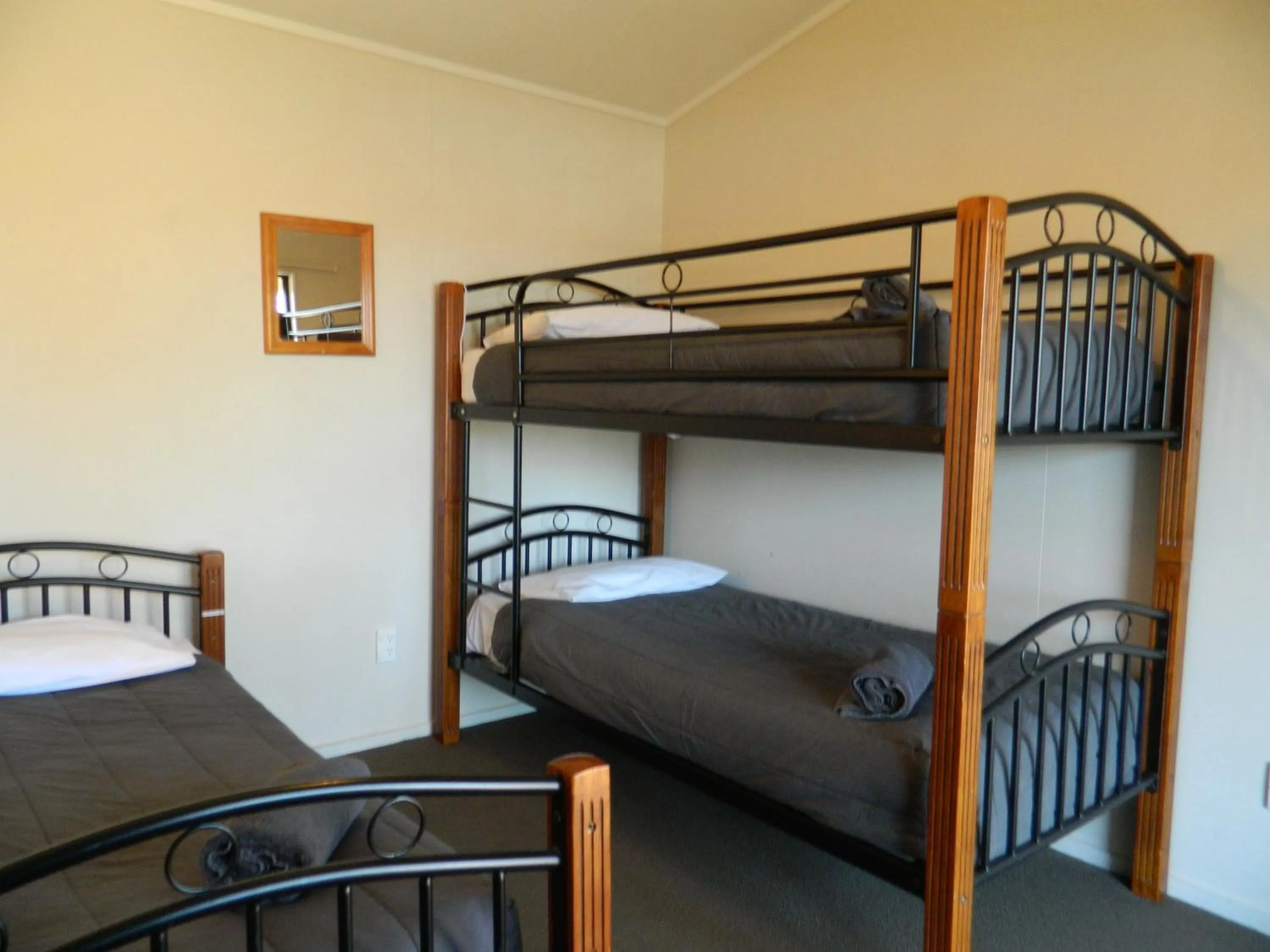 Basic Triple Room with Shared Bathroom in Taupo Debretts Spa Resort